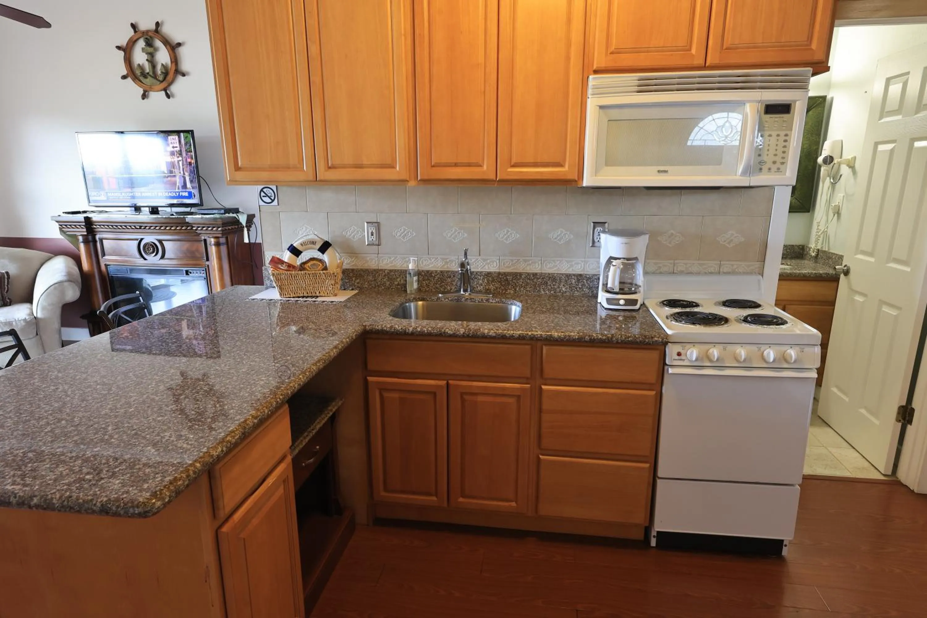 Kitchen or kitchenette in Beachwood Condos & Resort