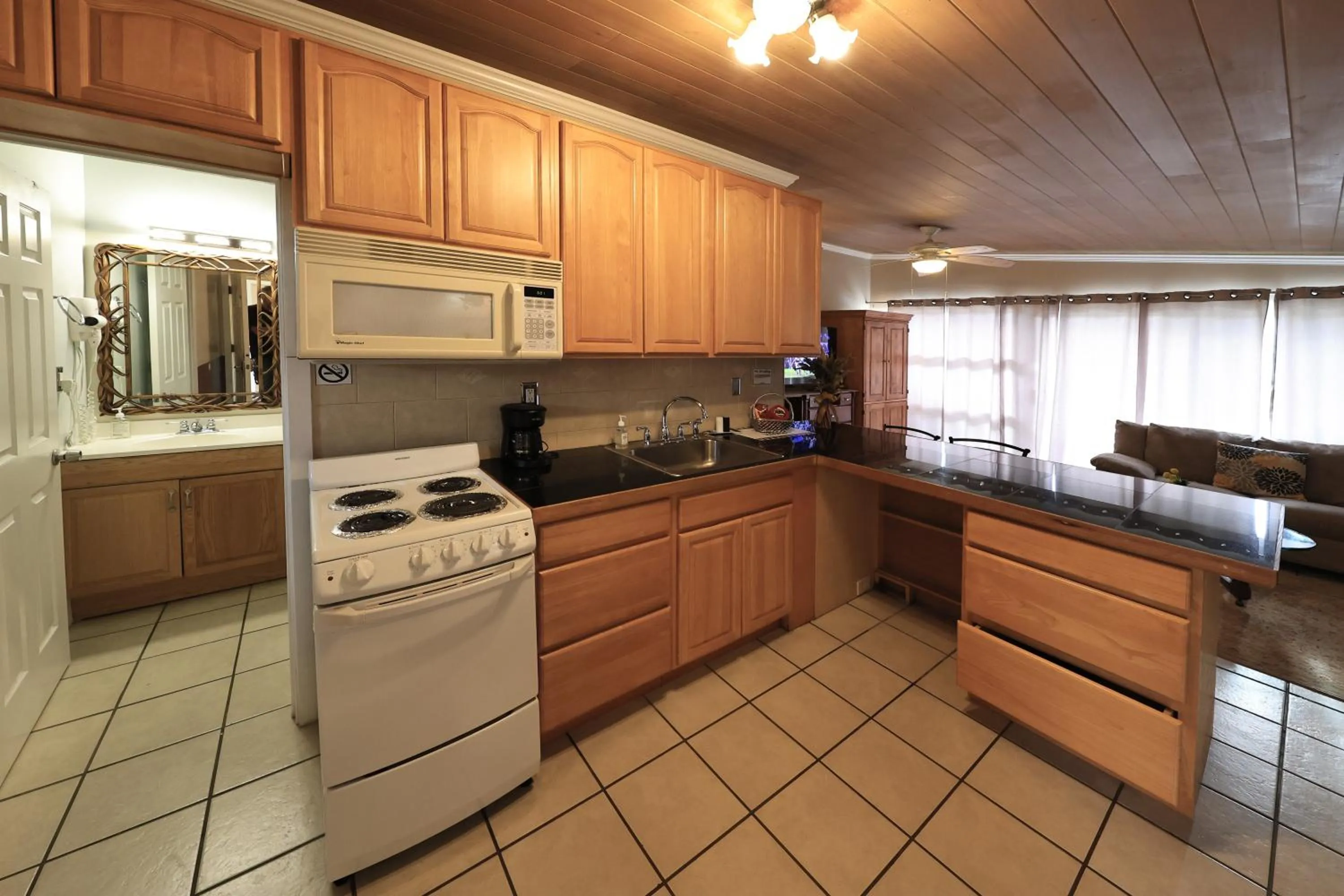 Kitchen or kitchenette in Beachwood Condos & Resort