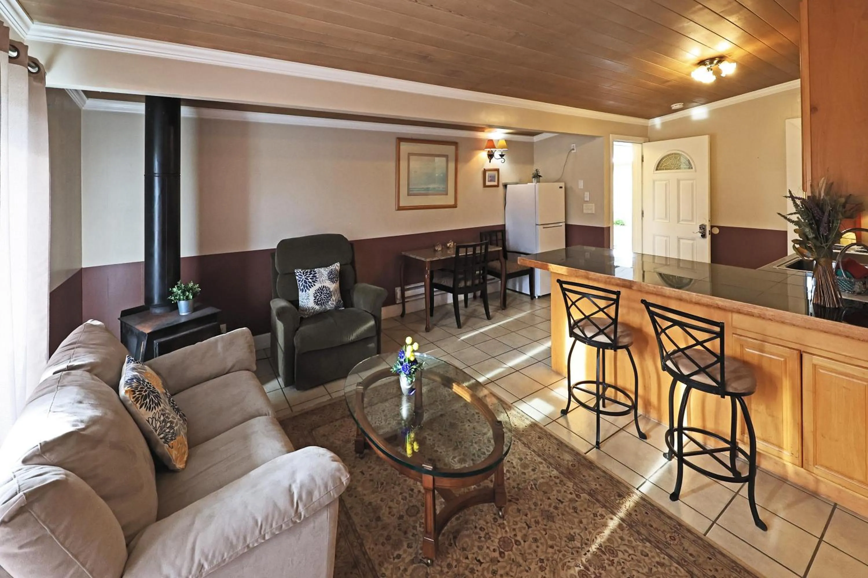 Kitchen or kitchenette in Beachwood Condos & Resort