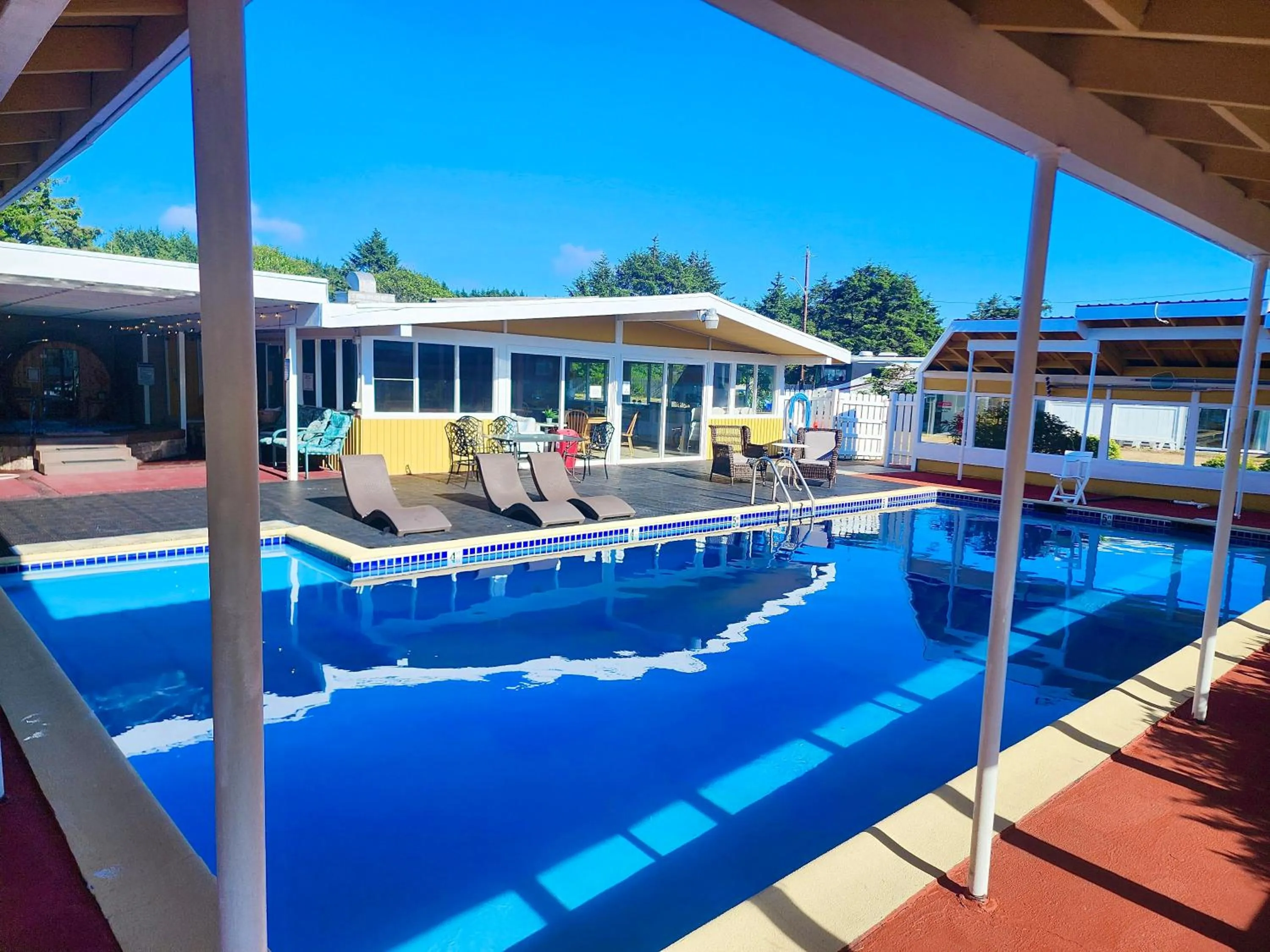 Swimming pool in Beachwood Condos & Resort