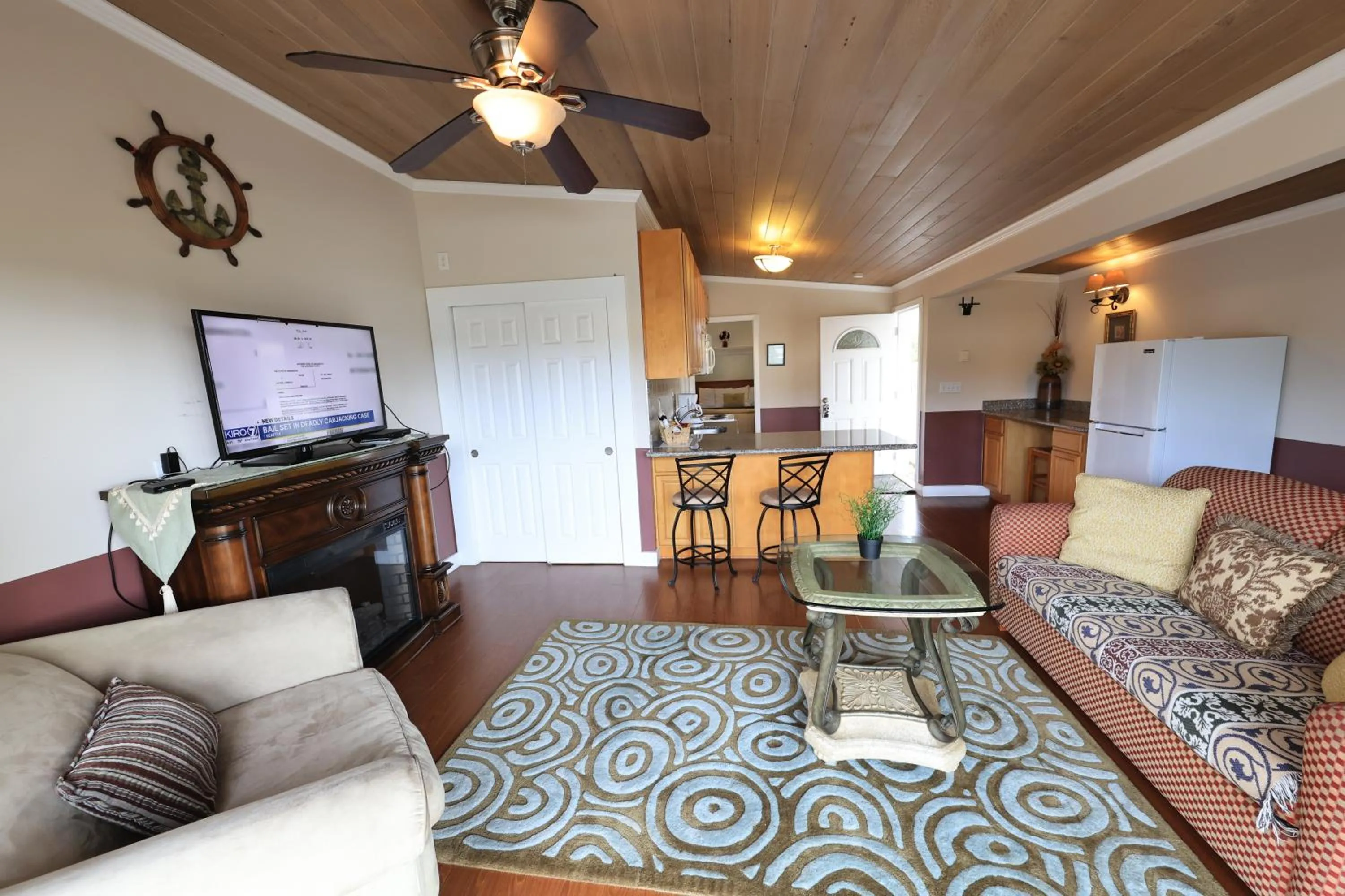 TV and multimedia in Beachwood Condos & Resort