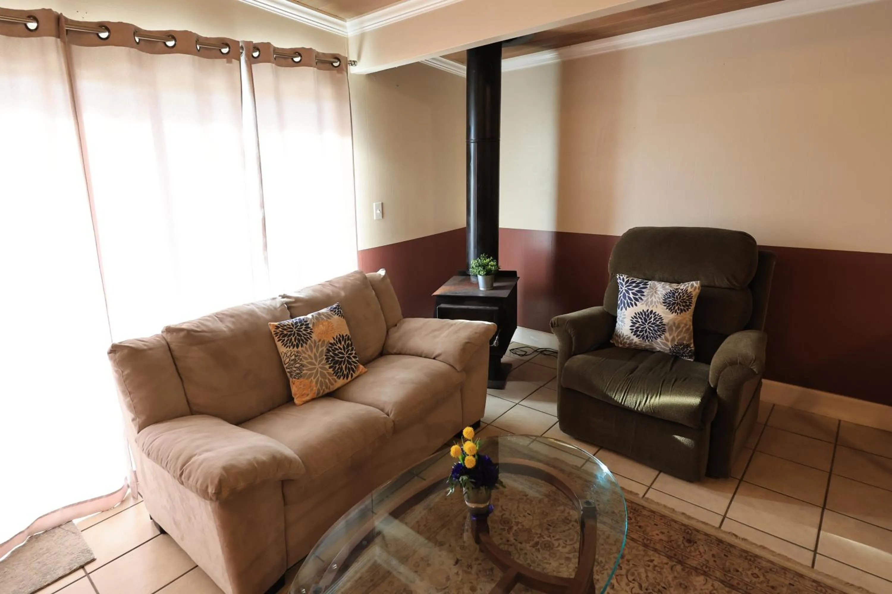 Seating area in Beachwood Condos & Resort