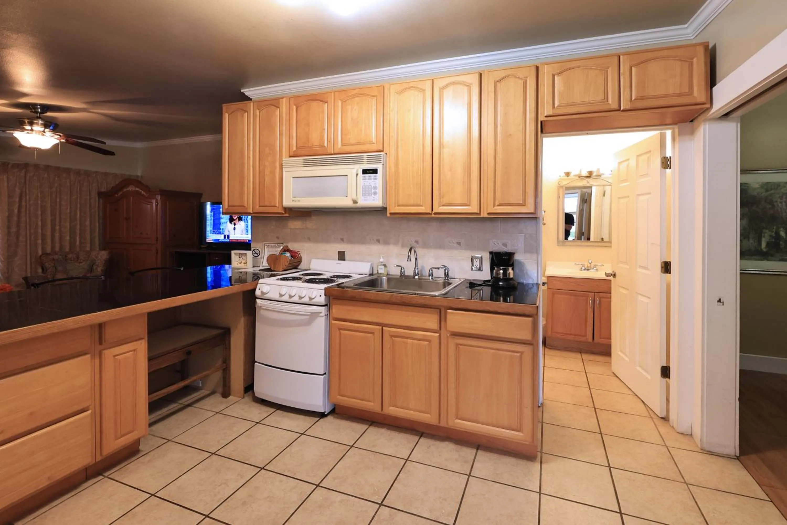 Kitchen or kitchenette in Beachwood Condos & Resort