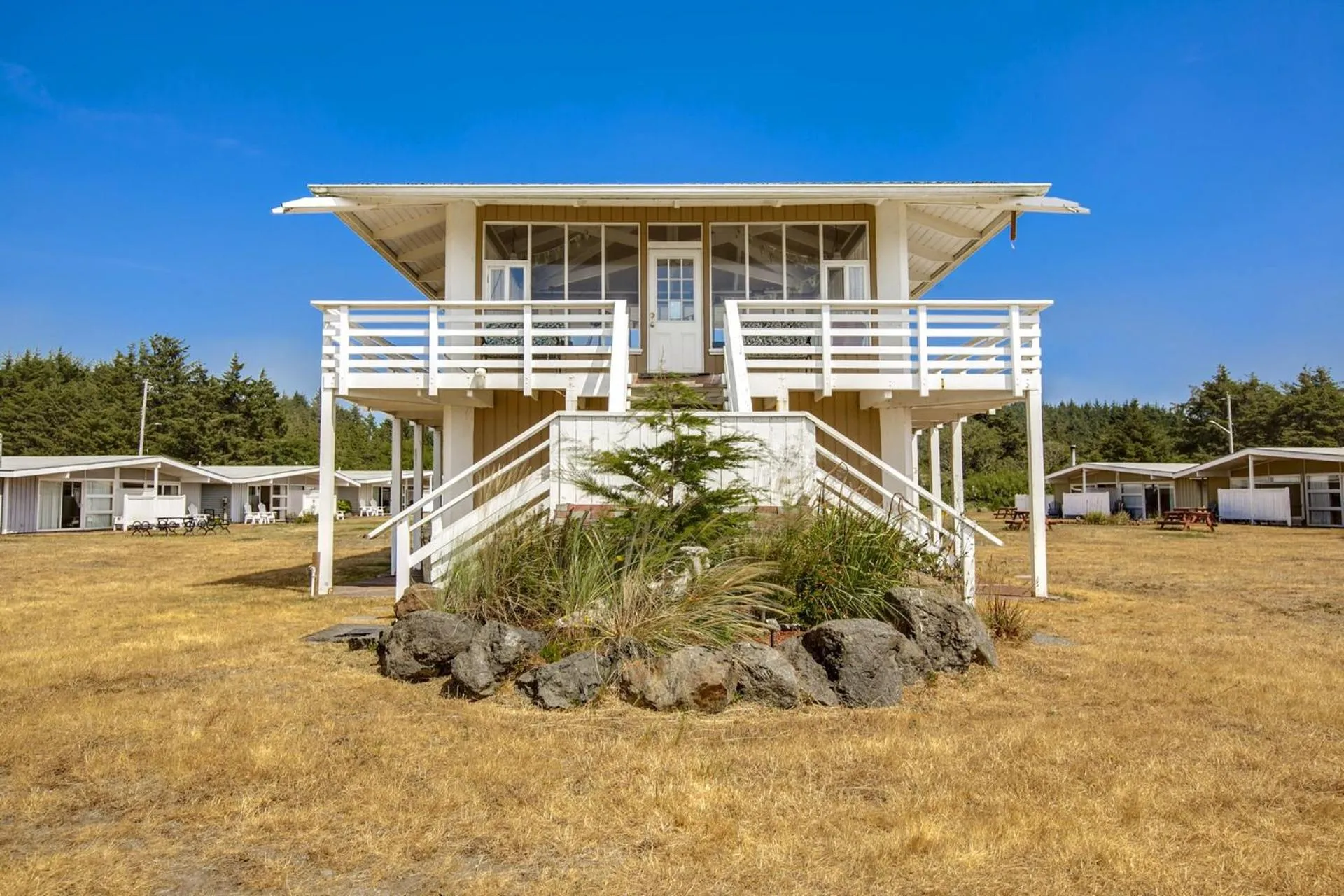 Property building in Beachwood Condos & Resort