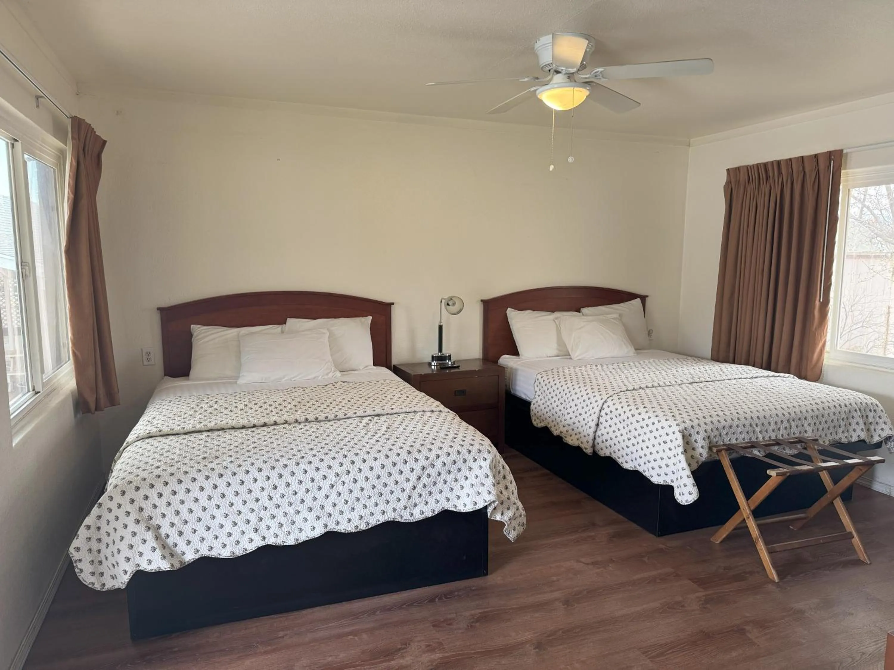 Bed in Lakeshore Lodge