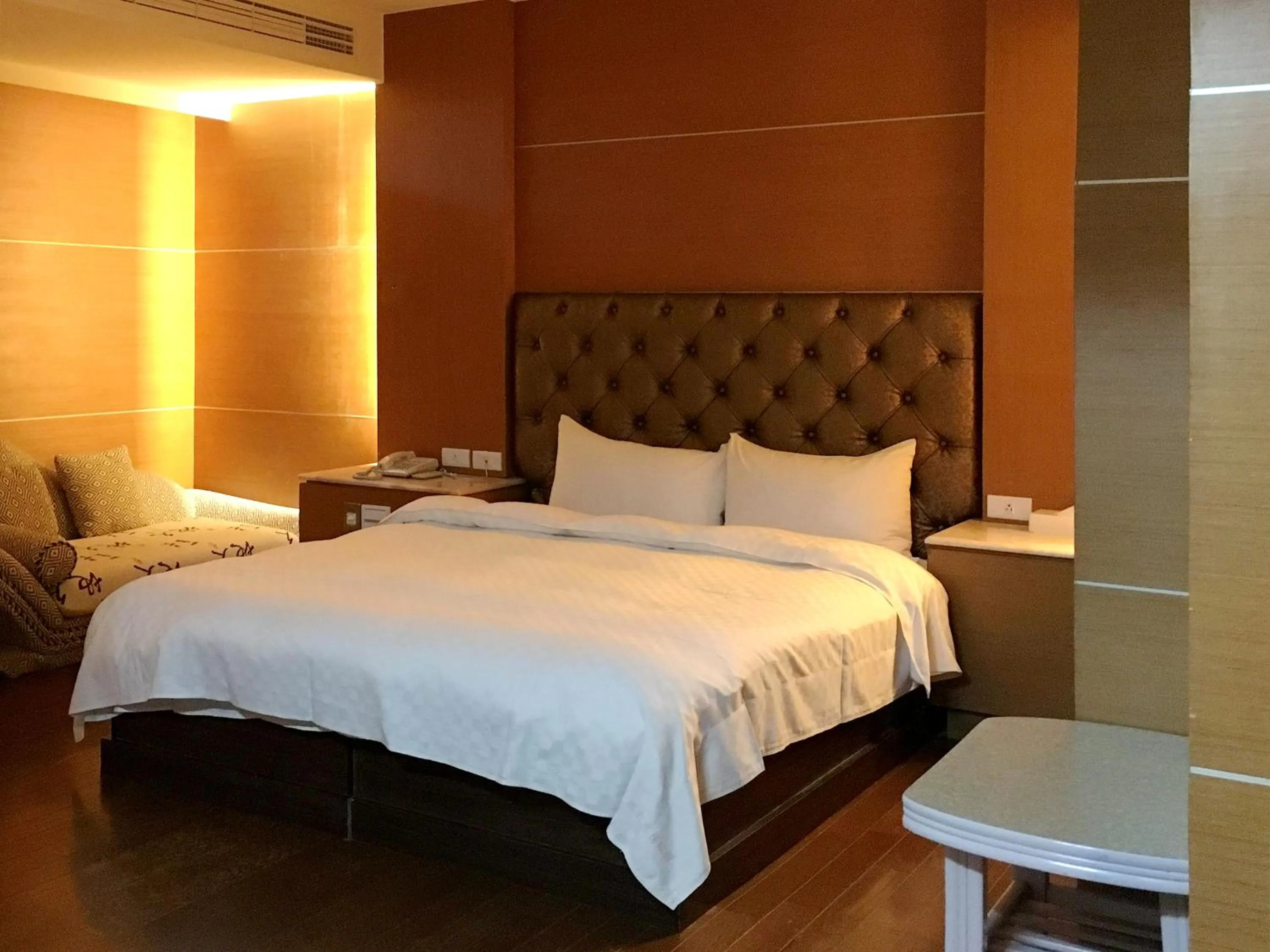 Bed in Zaw Jung Business Hotel