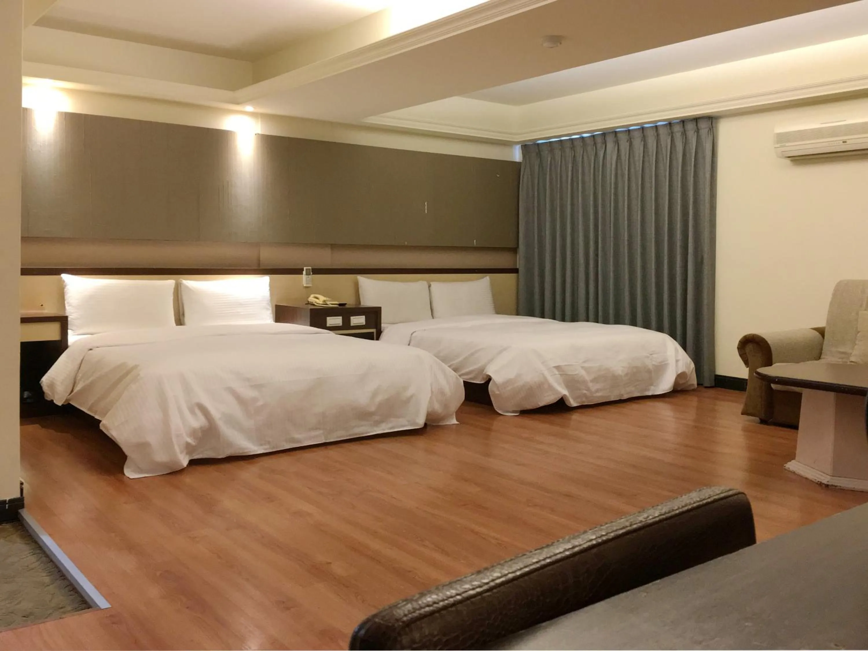 Bed in Zaw Jung Business Hotel