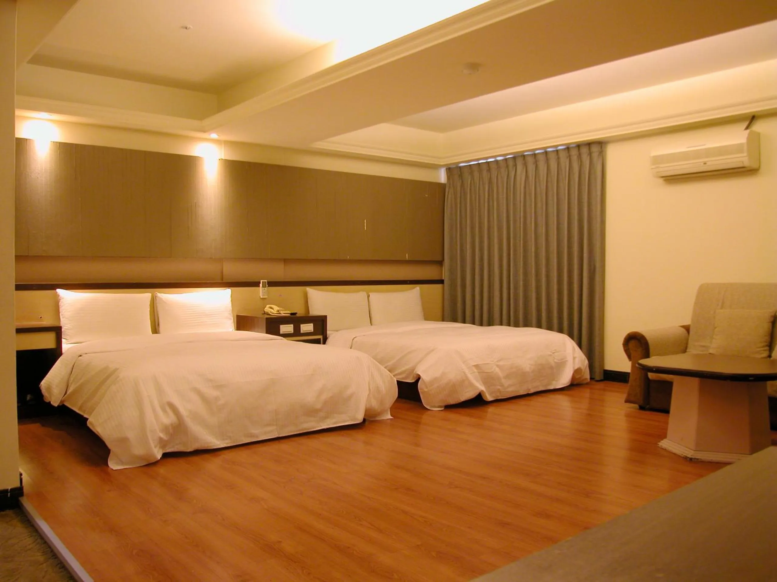 Bed in Zaw Jung Business Hotel