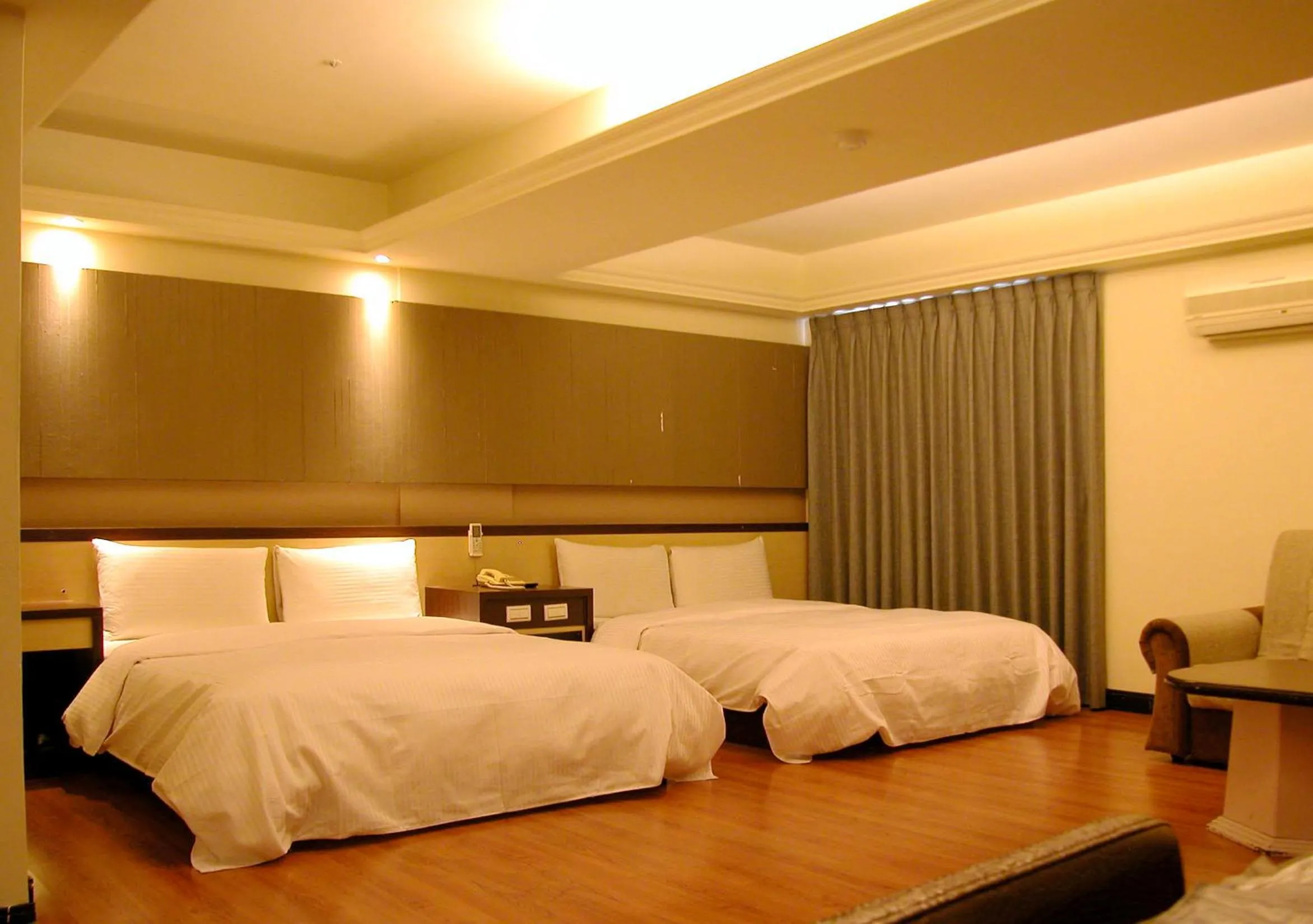 Bed in Zaw Jung Business Hotel