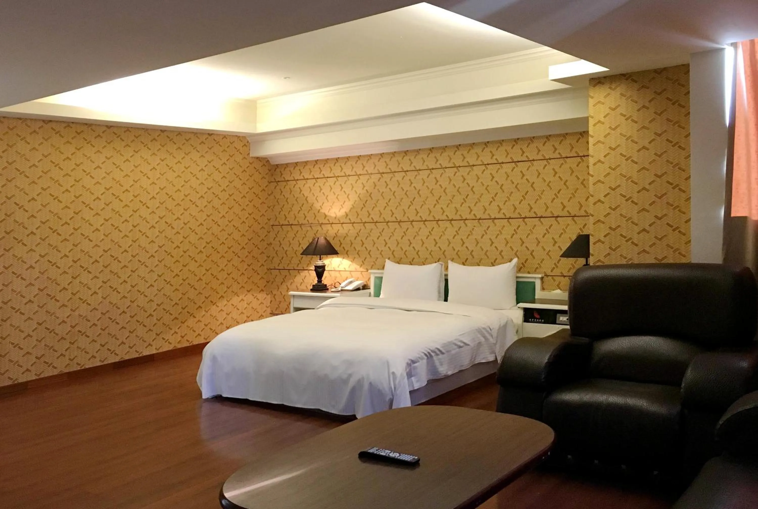 Bed in Zaw Jung Business Hotel