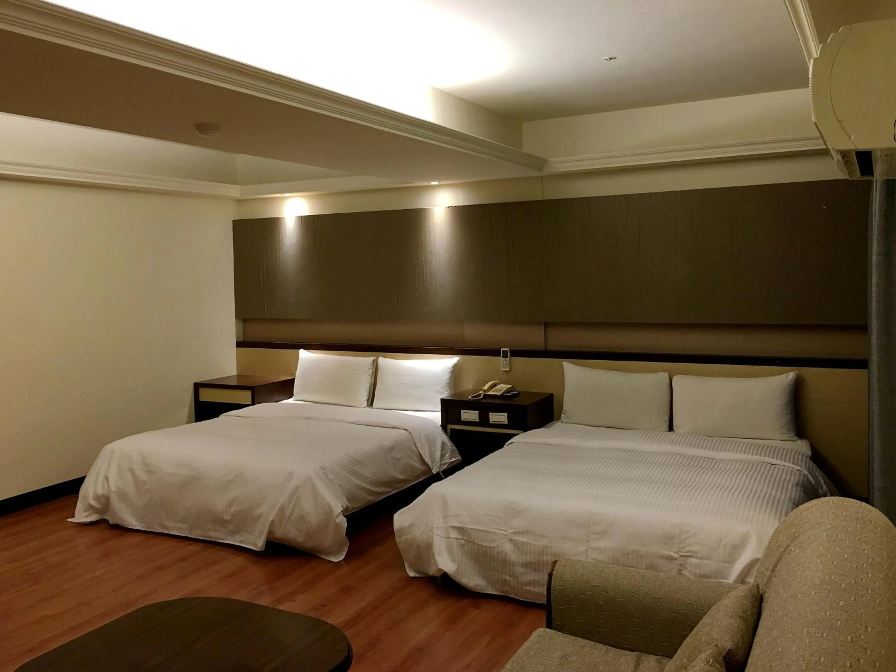 Bed in Zaw Jung Business Hotel