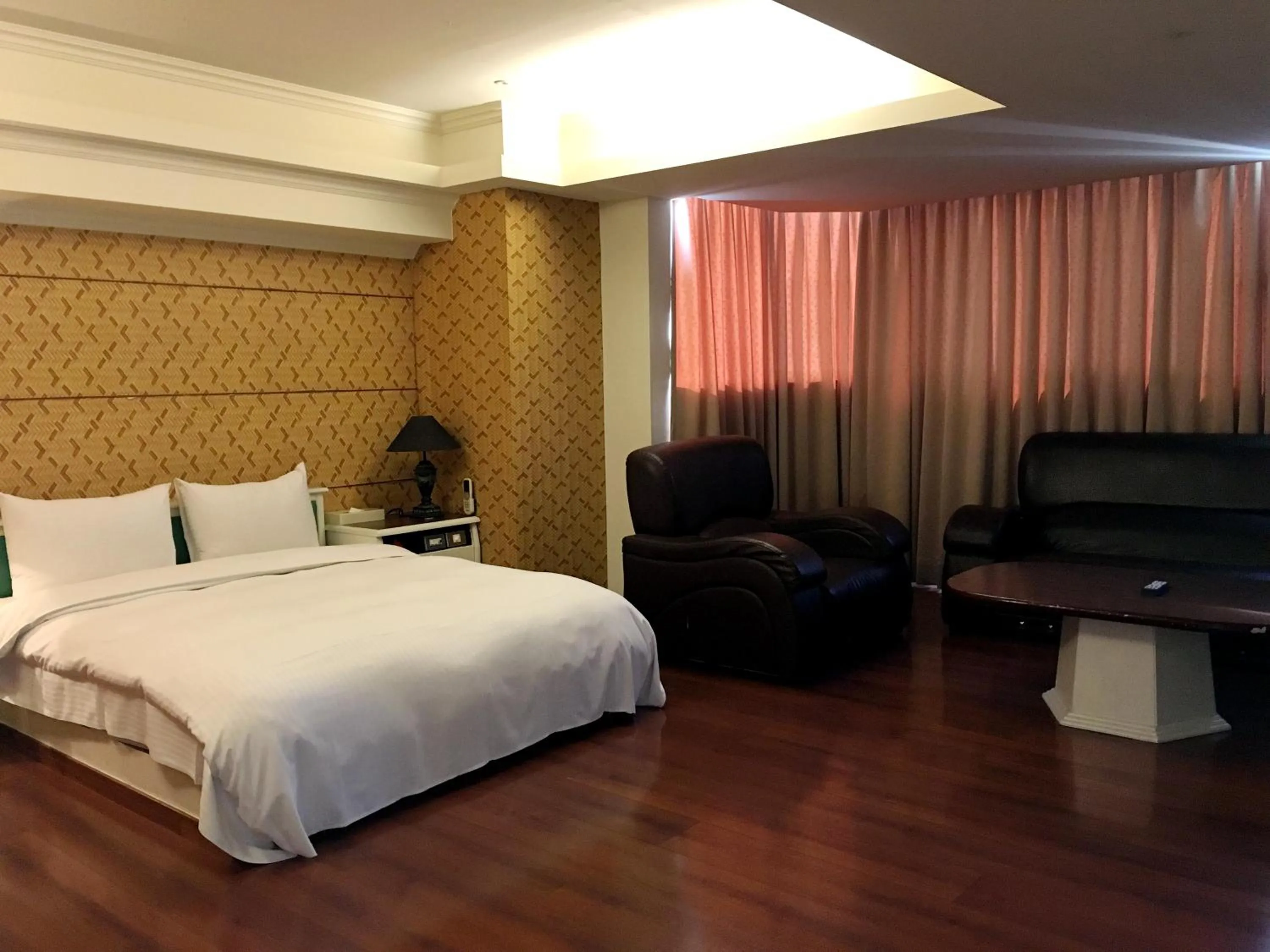 Bed in Zaw Jung Business Hotel