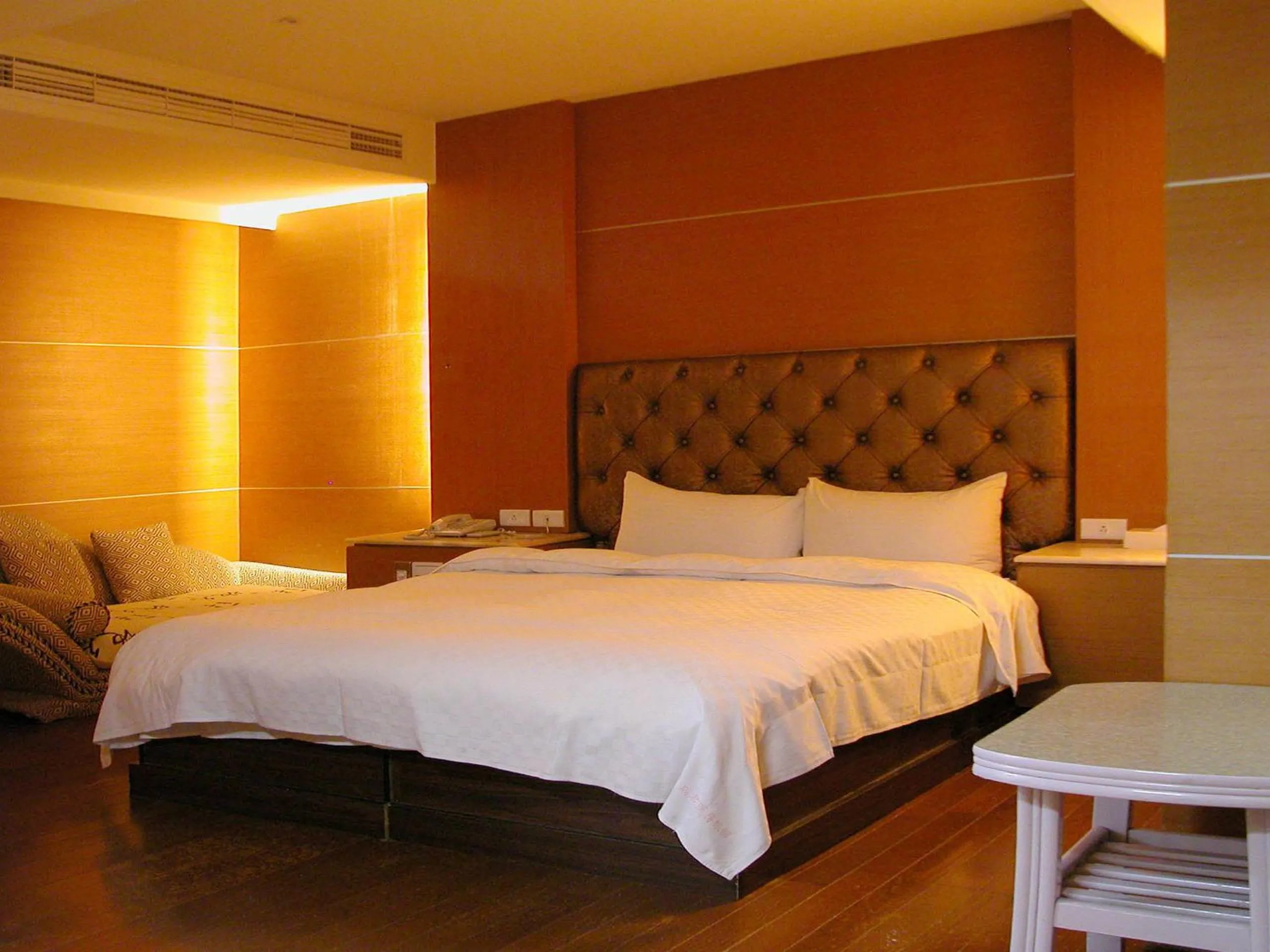 Bed in Zaw Jung Business Hotel
