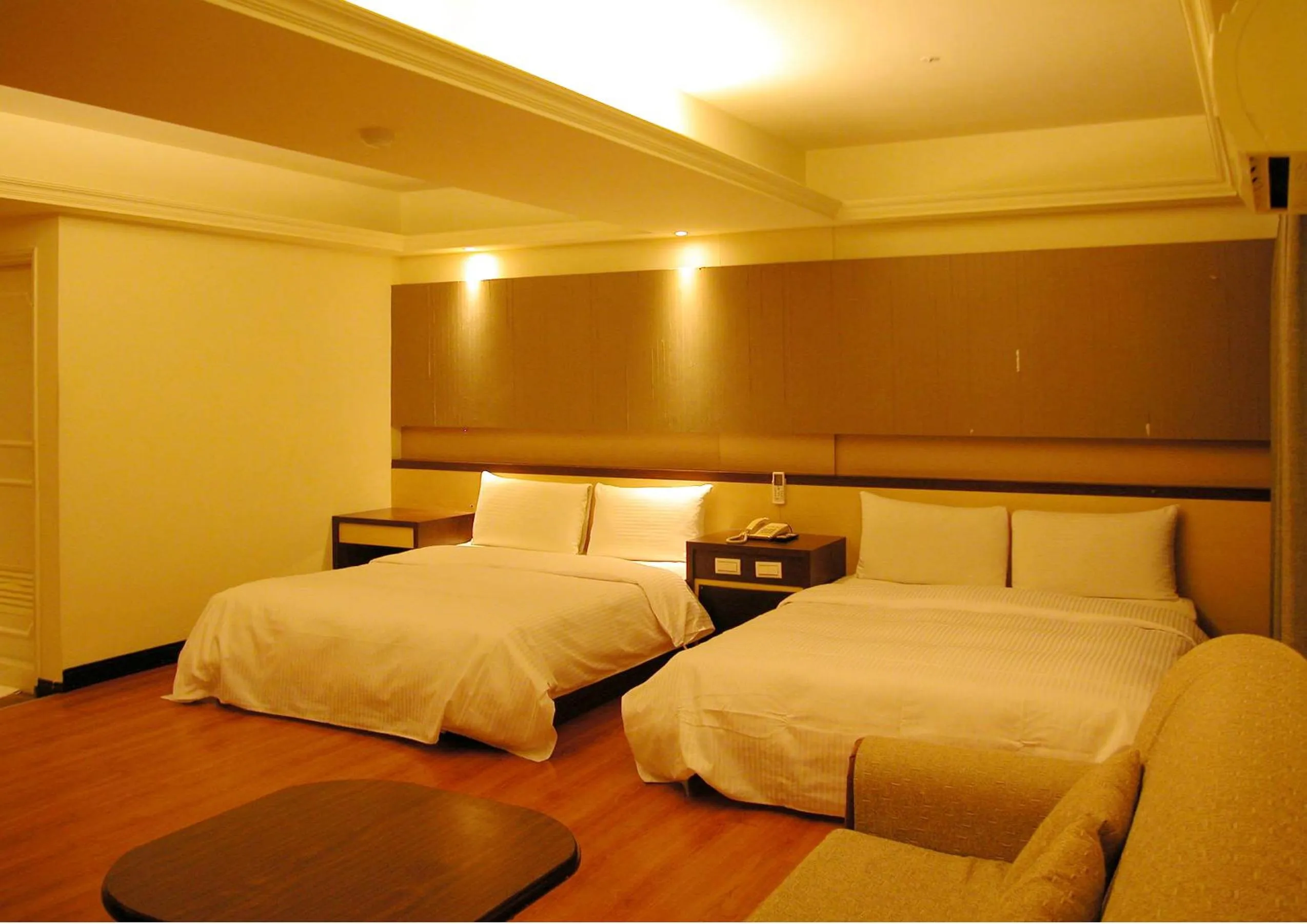 Bed in Zaw Jung Business Hotel
