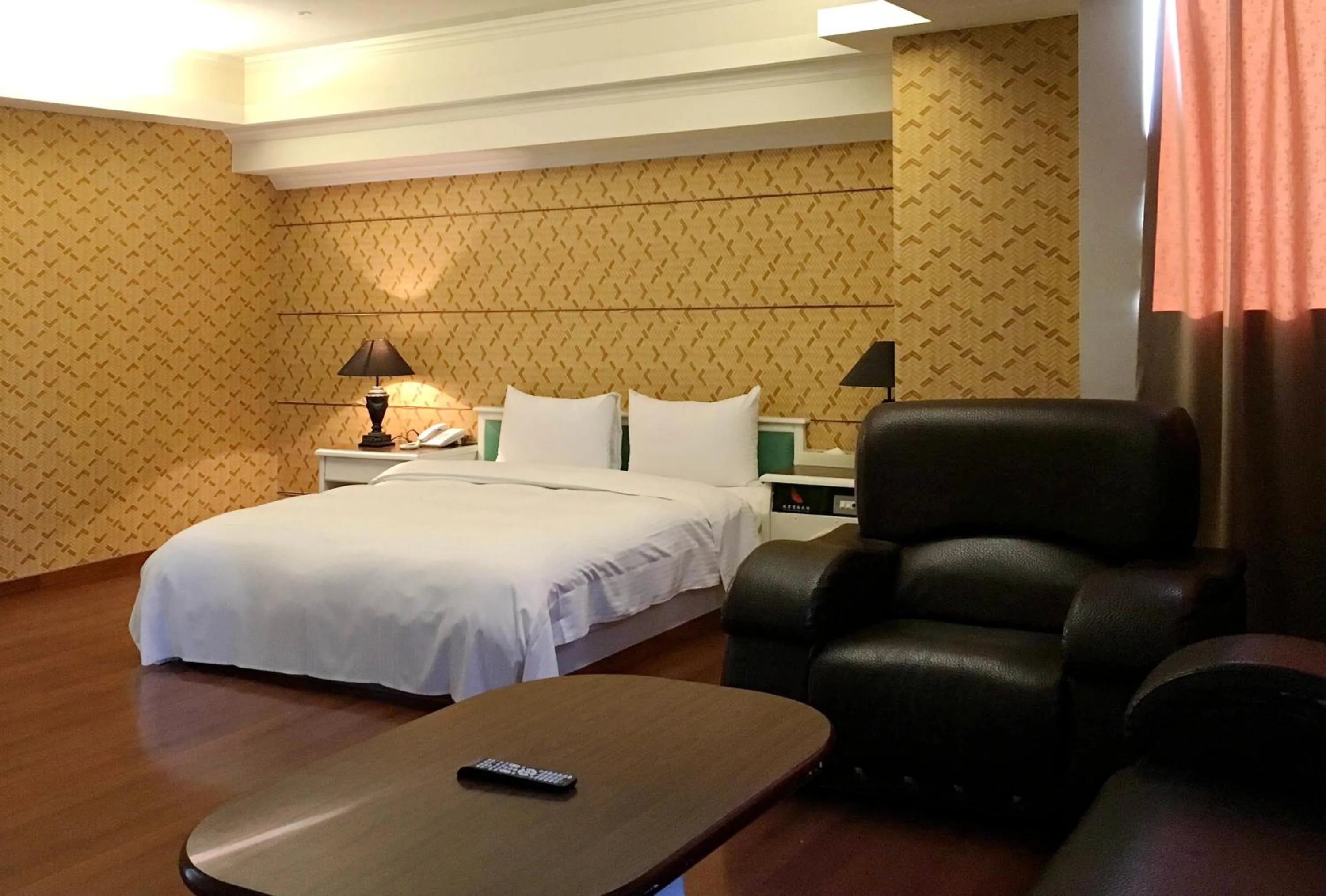 Bed in Zaw Jung Business Hotel