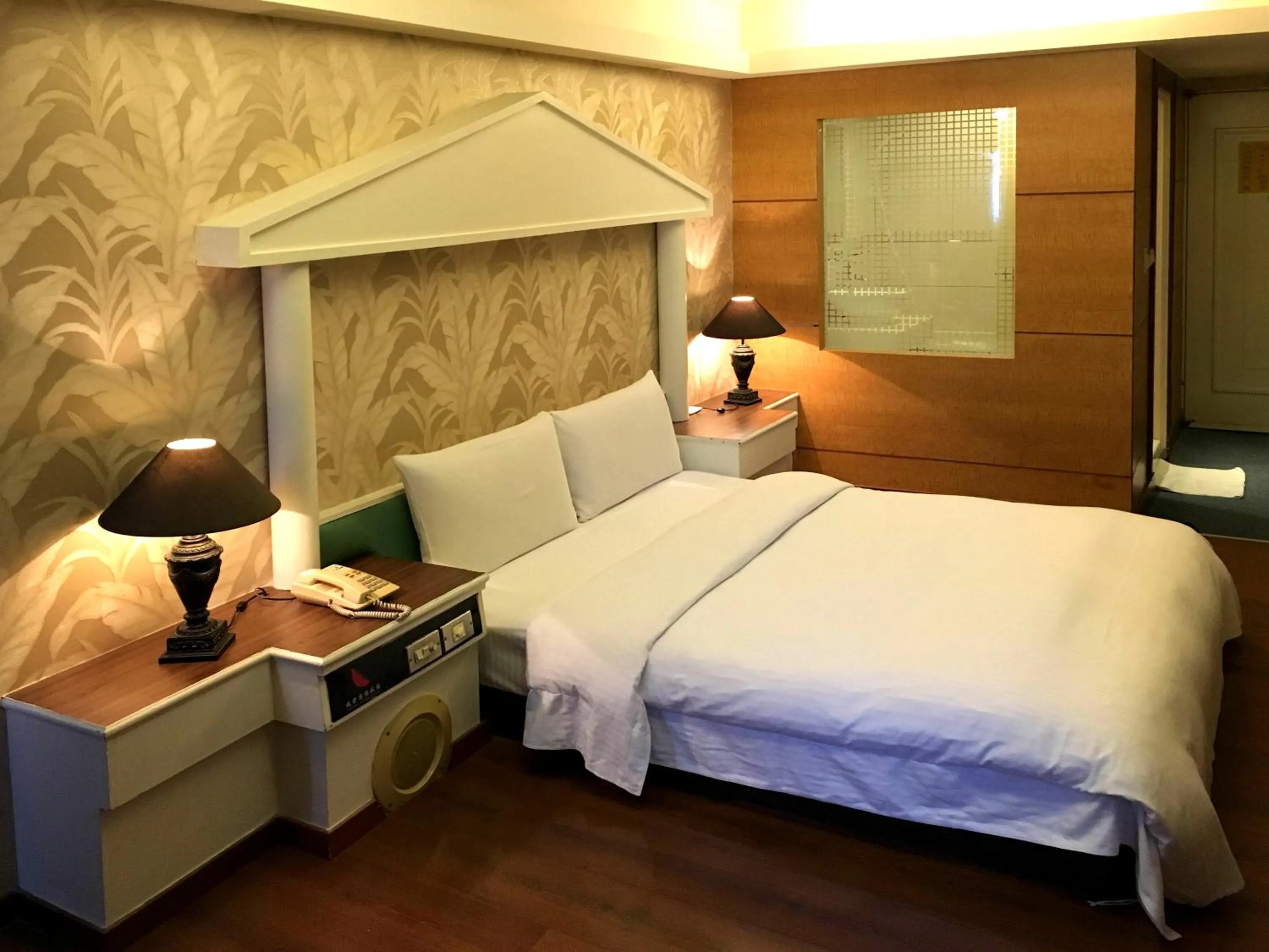 Bed in Zaw Jung Business Hotel