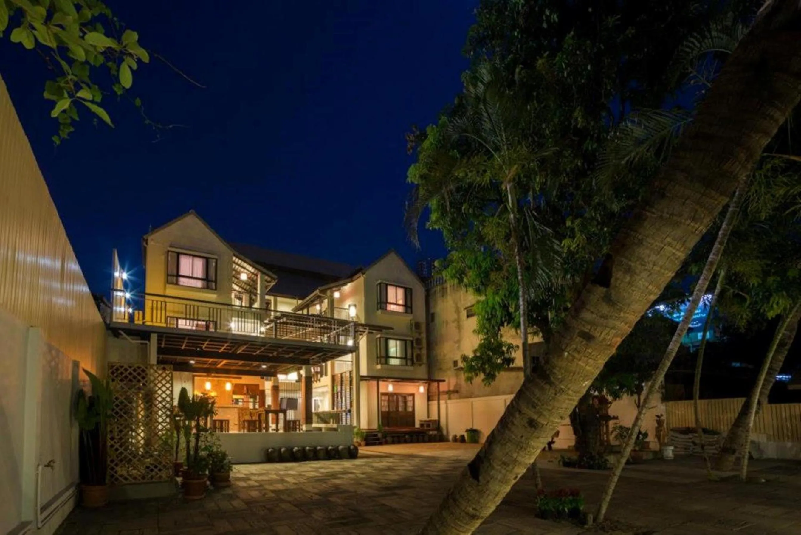 Facade/entrance in Baan Ing Ping