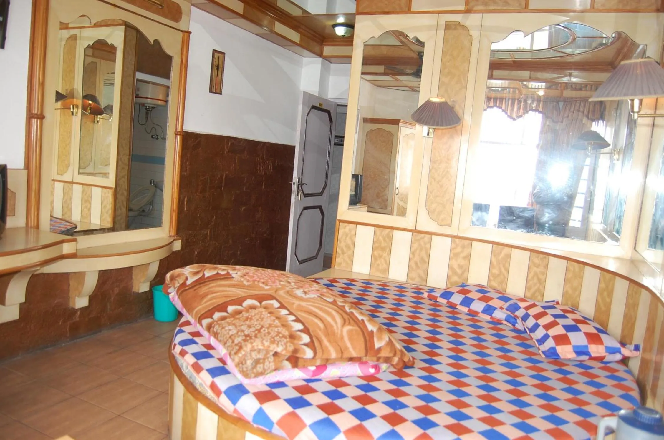 Photo of the whole room in Hotel Gulmarg Regency