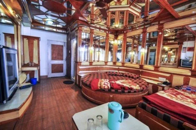 Photo of the whole room, Bed in Hotel Gulmarg Regency