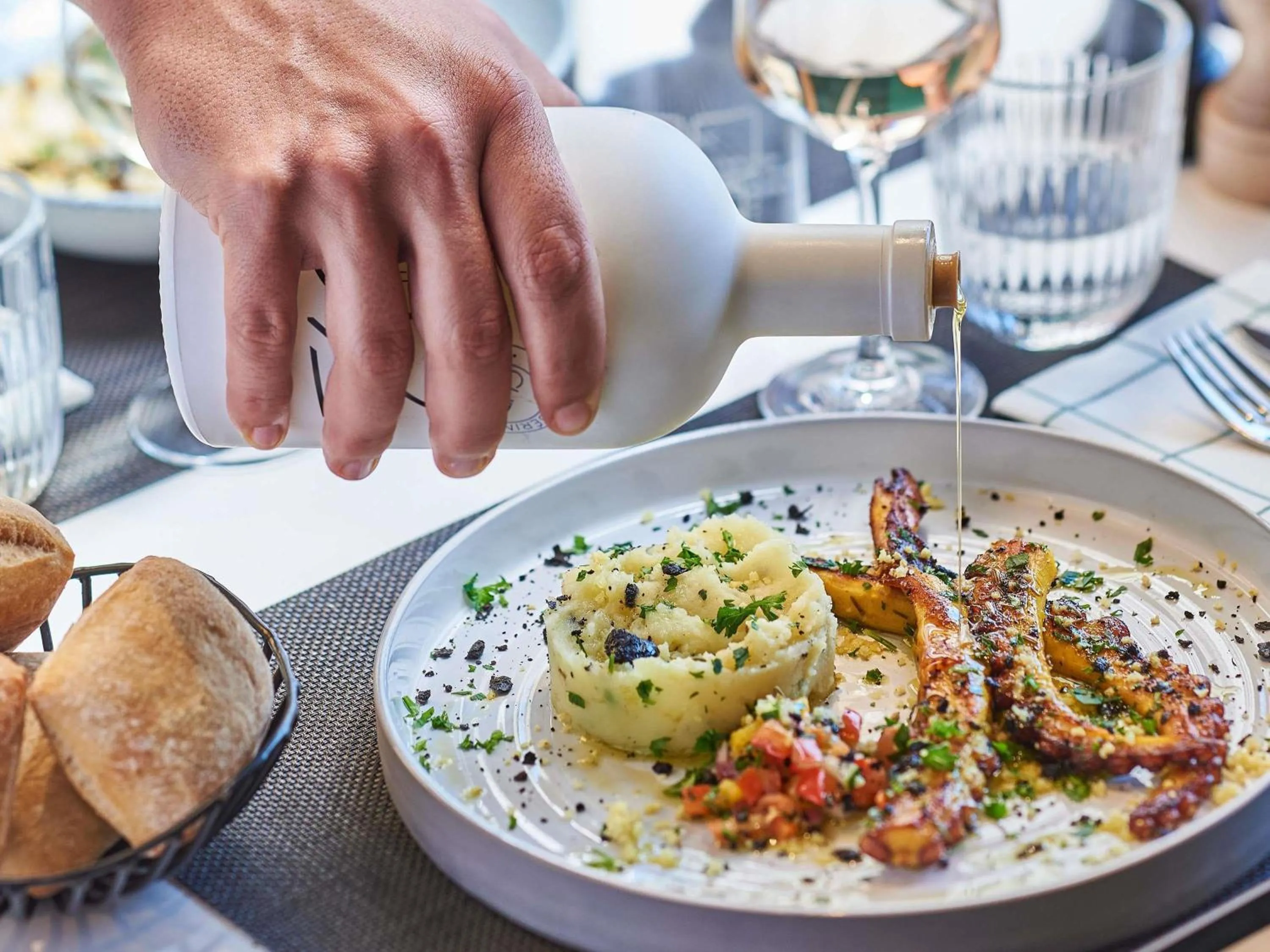 Restaurant/places to eat in Novotel Paris Gare De Lyon