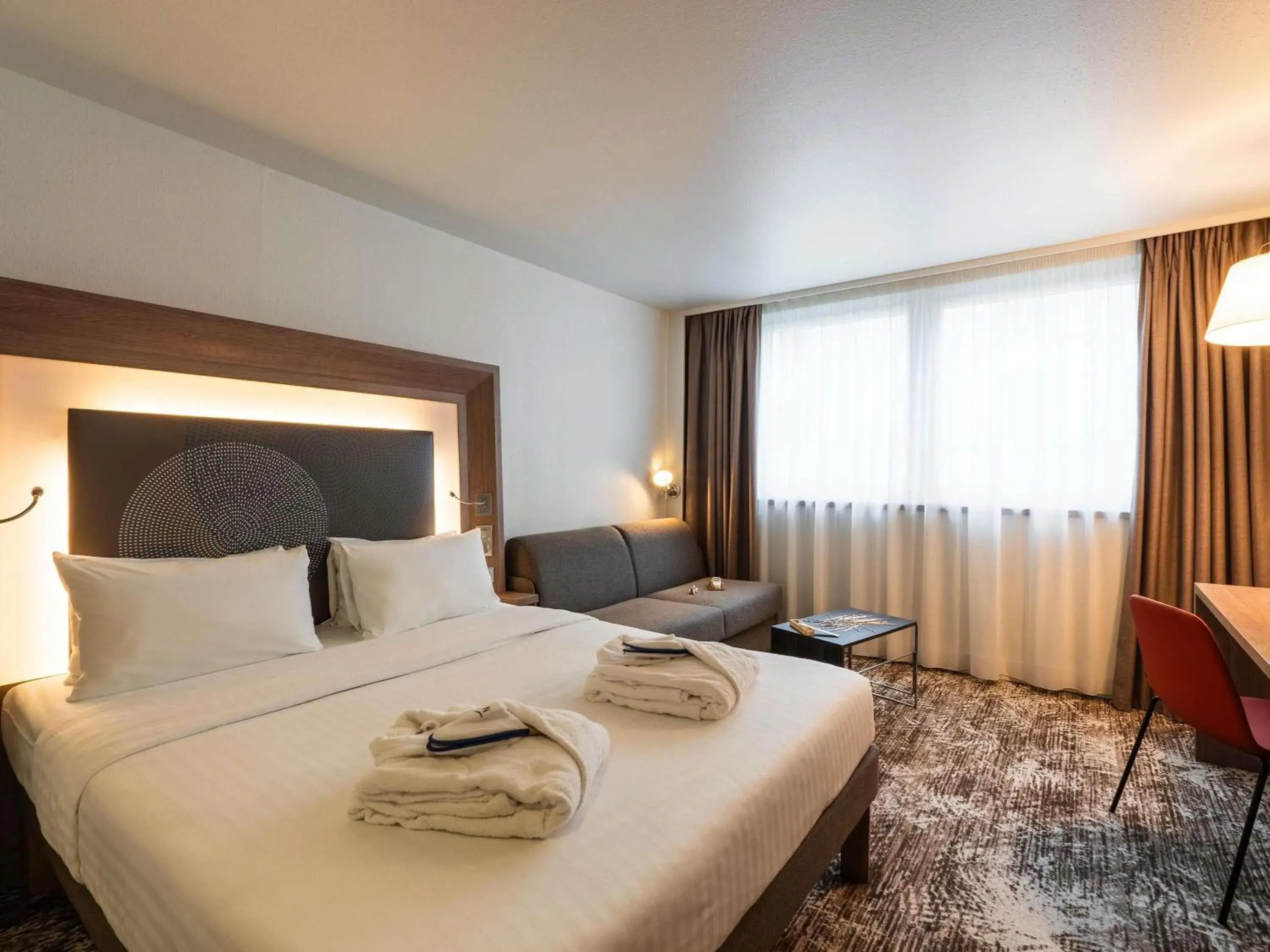 Executive Quadruple Room with Queen Bed and Double Sofa Bed in Novotel Paris Gare De Lyon Executive Quadruple Room with Queen Bed and Double Sofa Bed in Novotel Paris Gare De Lyon