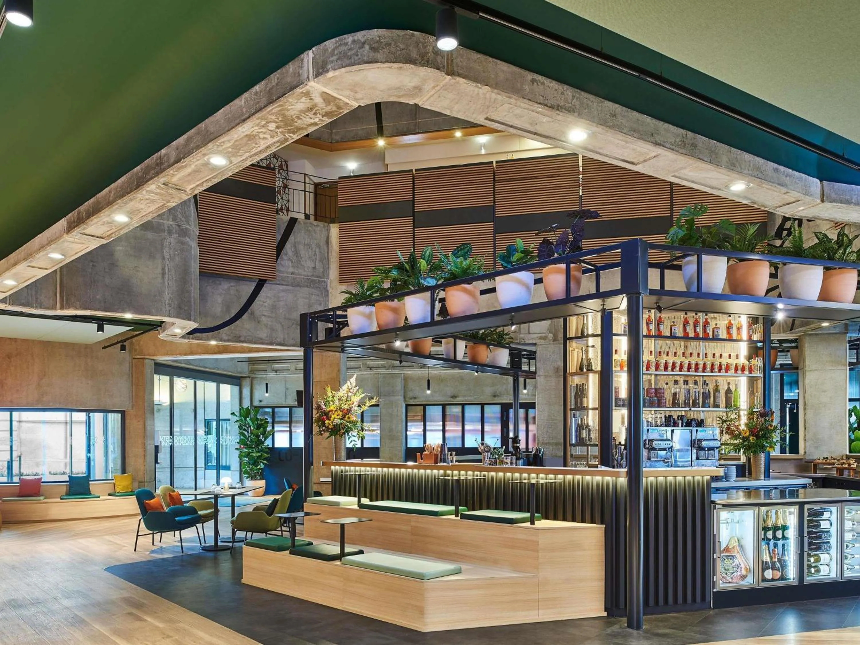 Lounge or bar in Novotel Paris Gare De Lyon