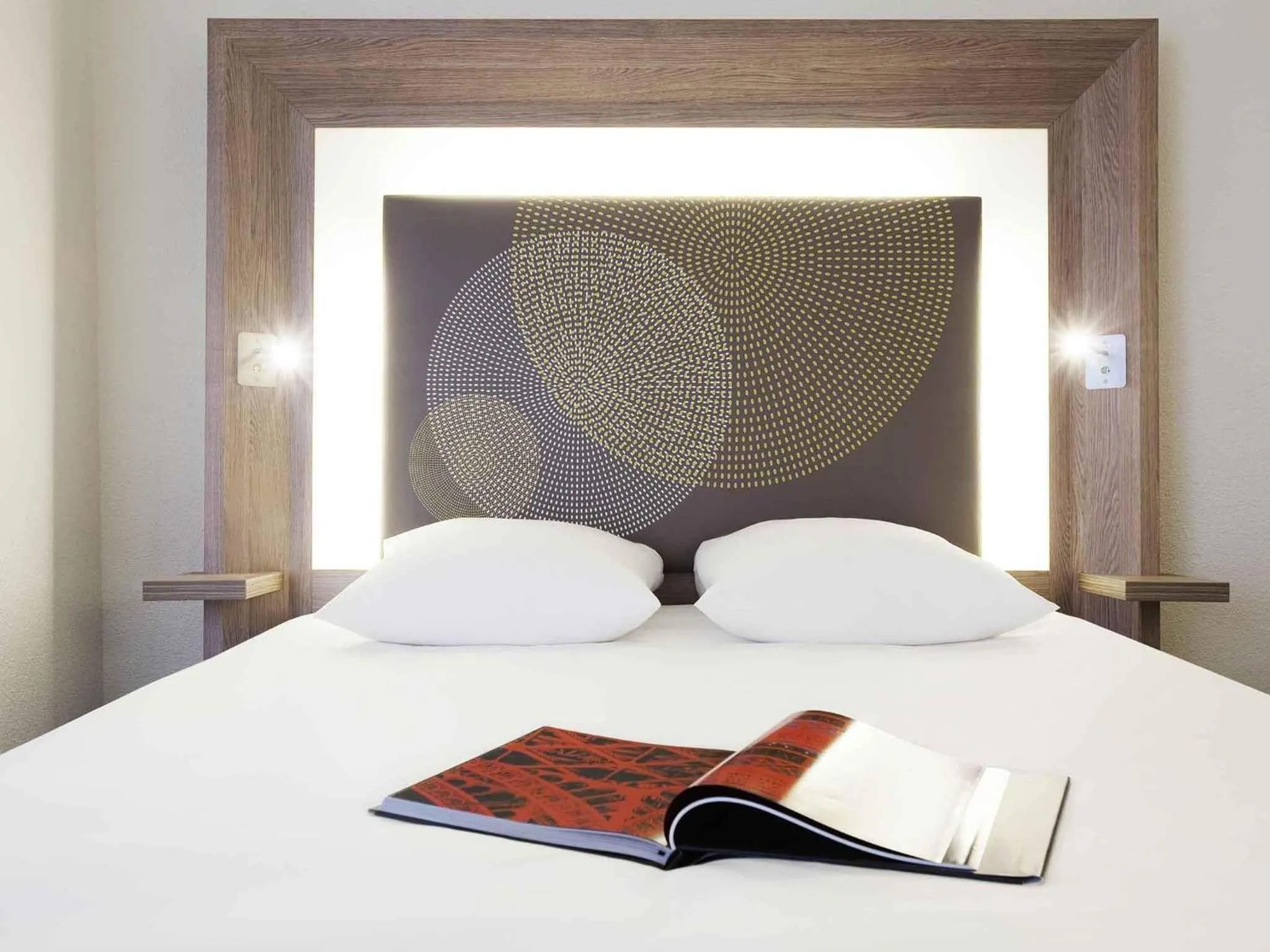 Bedroom, Bed in Novotel Paris Gare De Lyon