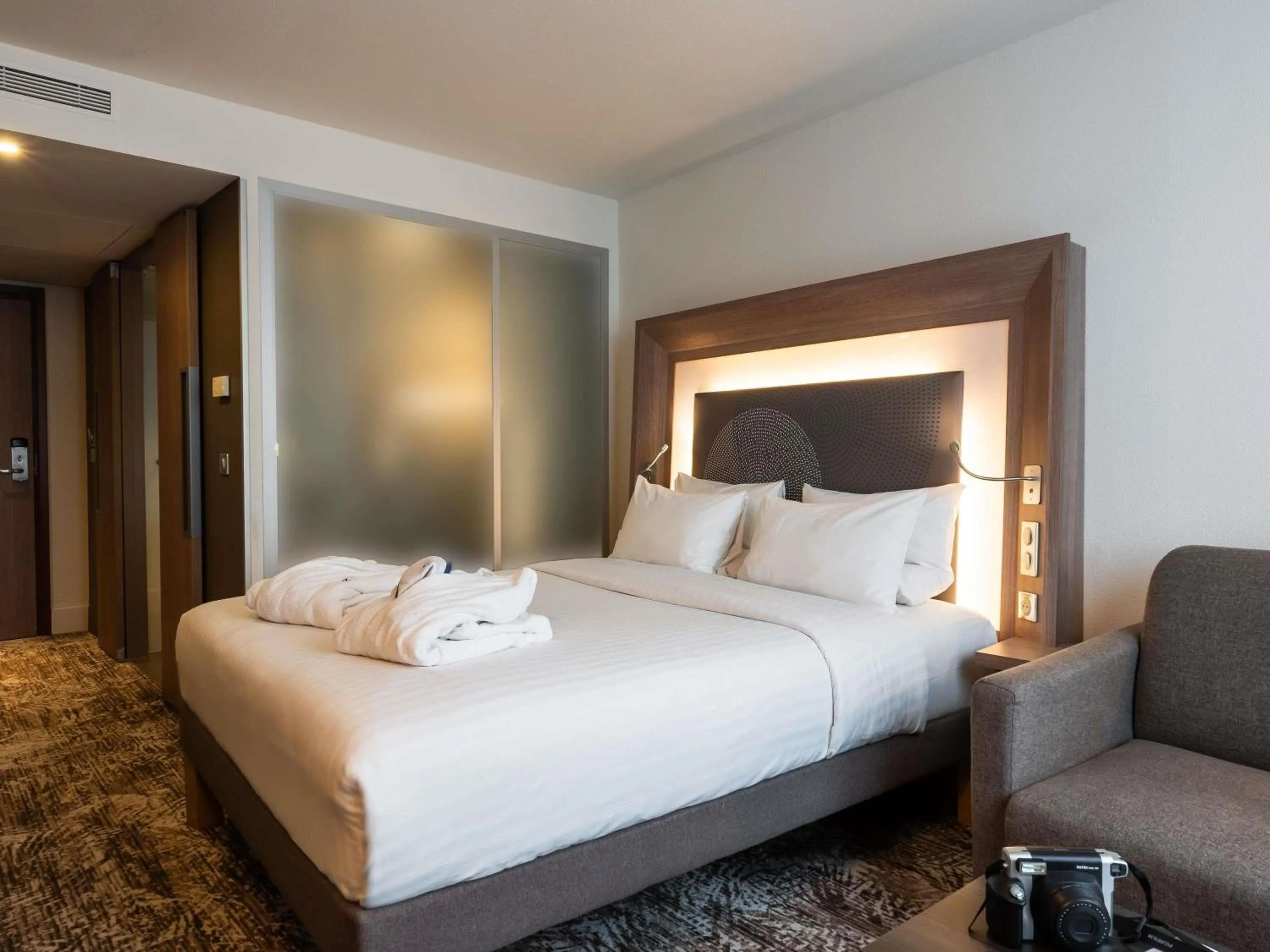 Bedroom, Bed in Novotel Paris Gare De Lyon