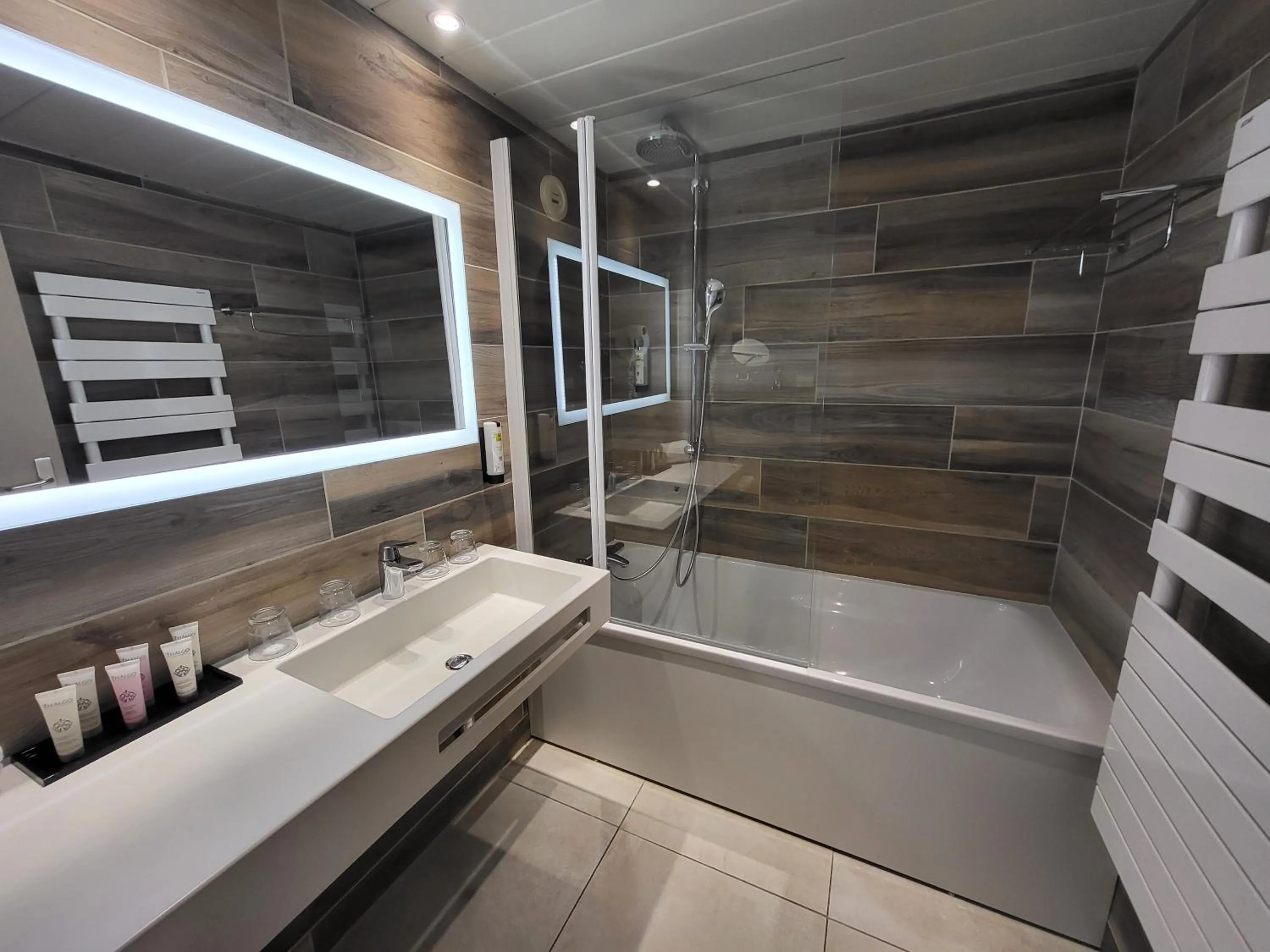 Bathroom in Domaine de la Forêt d'Orient, Logis Hôtel, Restaurant, Spa et Golf