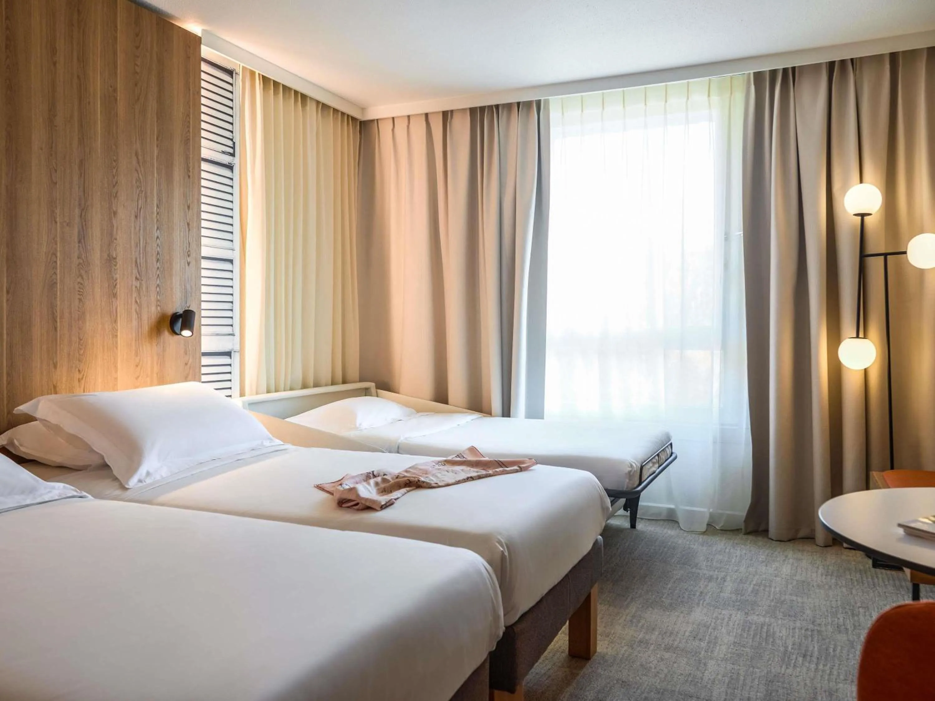 Other, Bed in Mercure Aix en Provence Beaumanoir