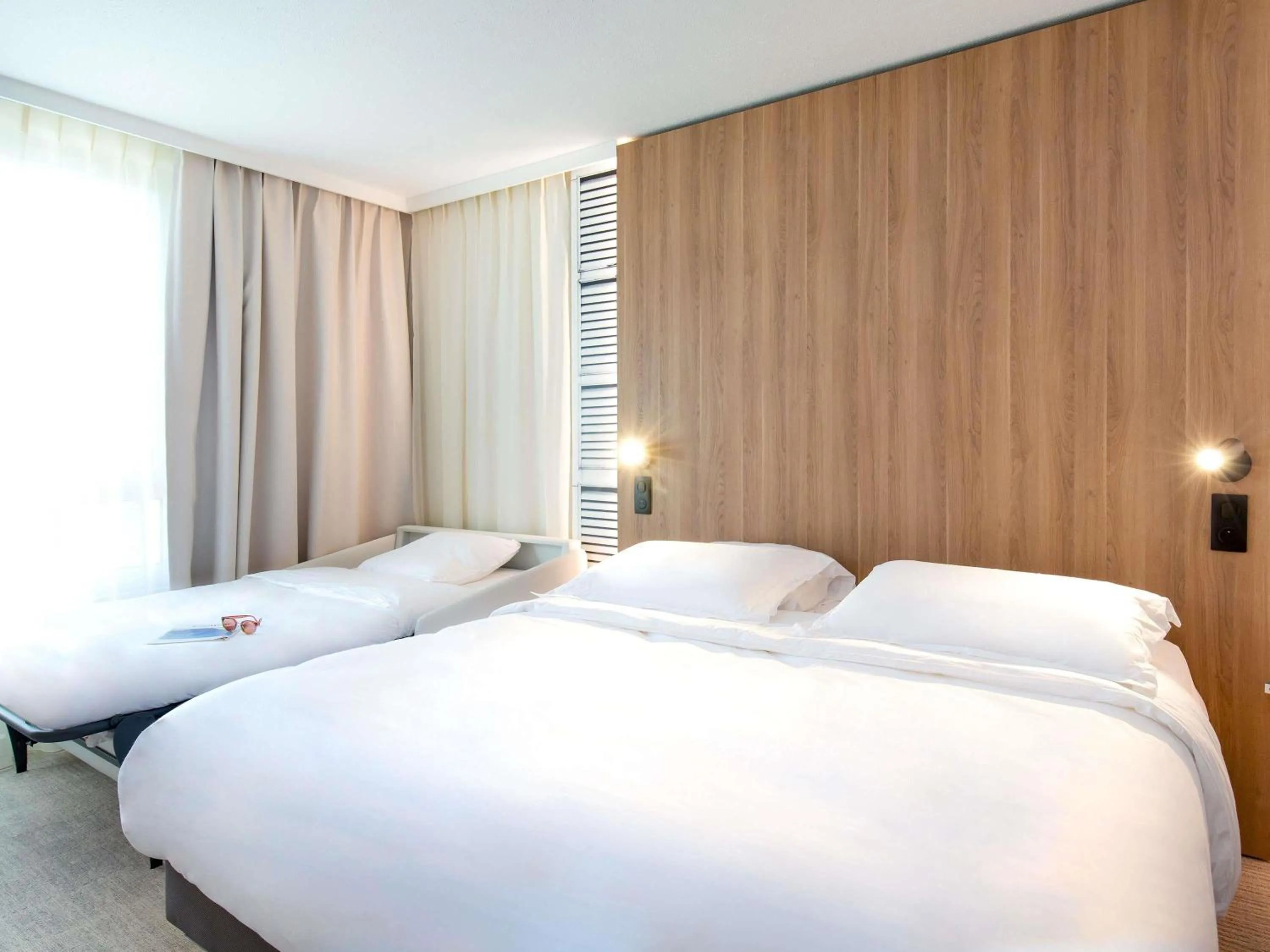 Bedroom, Bed in Mercure Aix en Provence Beaumanoir