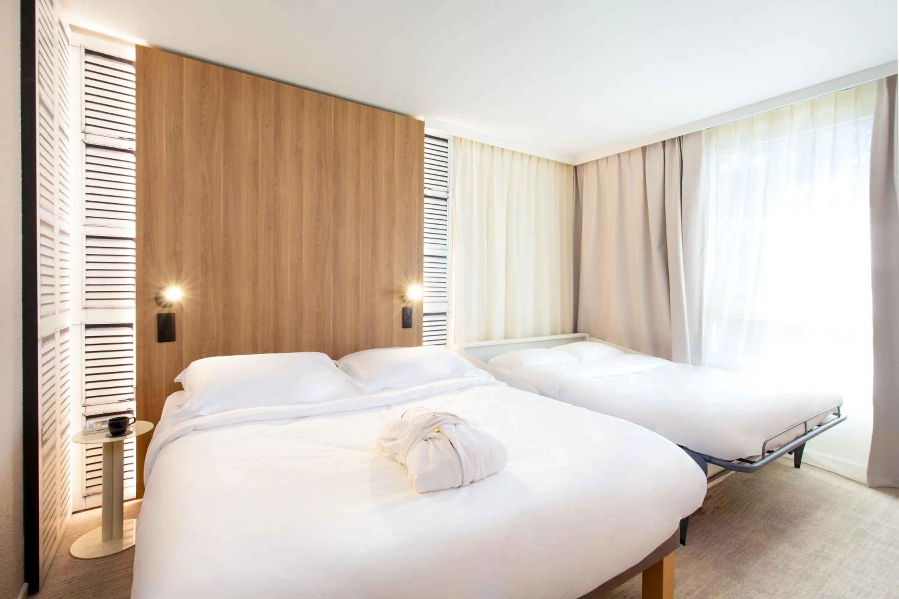 Bedroom, Bed in Mercure Aix en Provence Beaumanoir