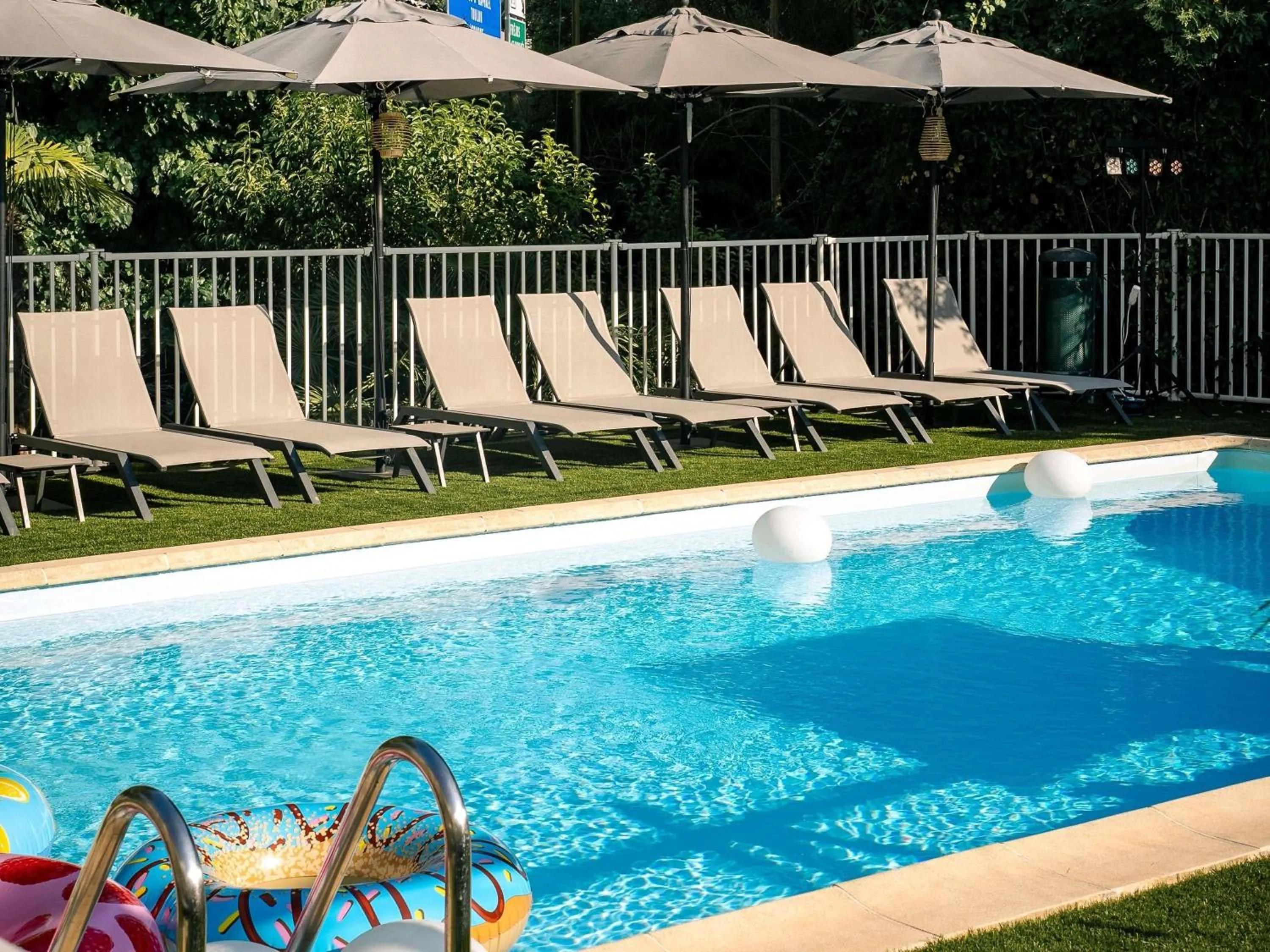 Pool view in Mercure Aix en Provence Beaumanoir