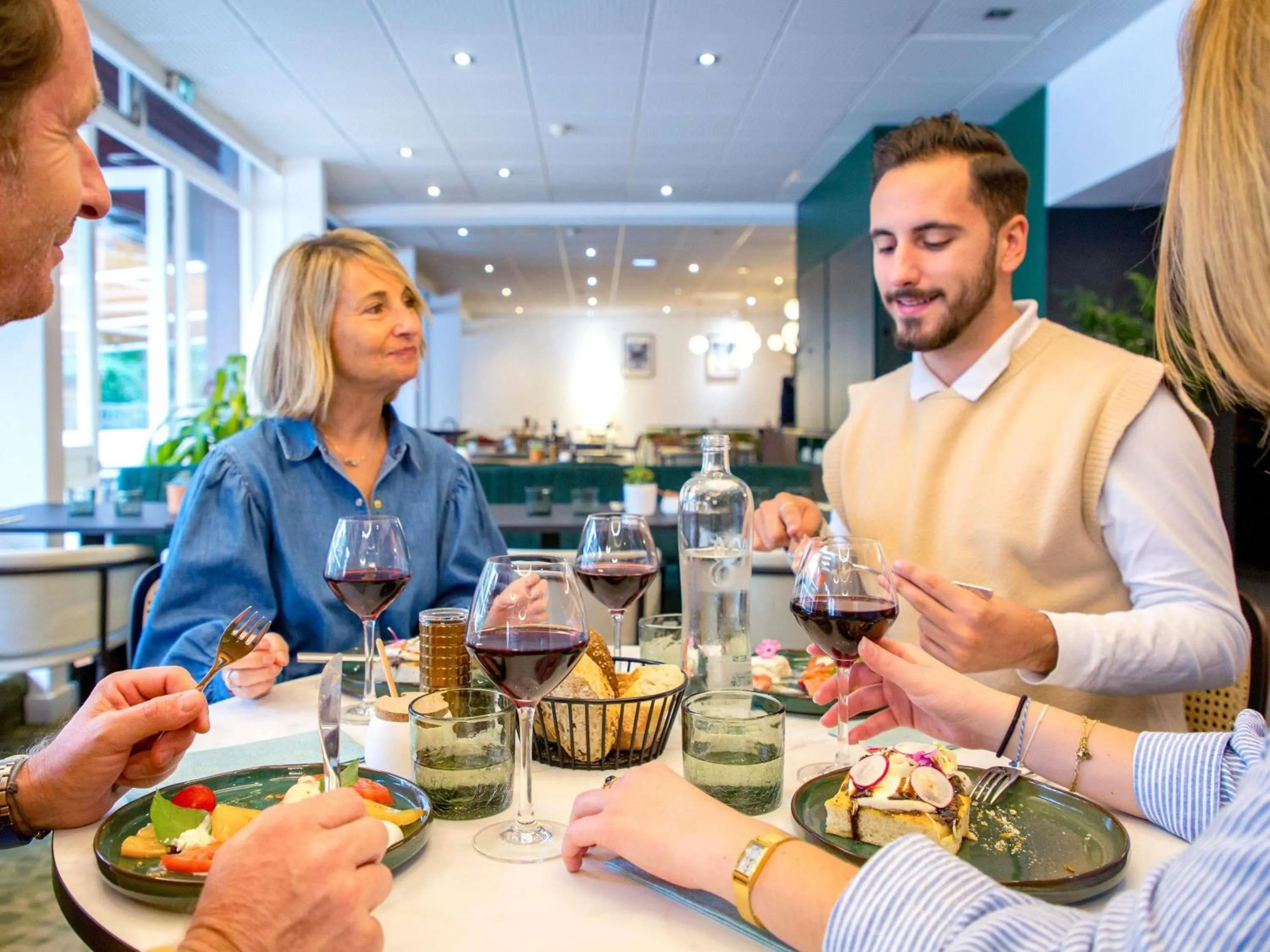 Restaurant/places to eat in Mercure Aix en Provence Beaumanoir