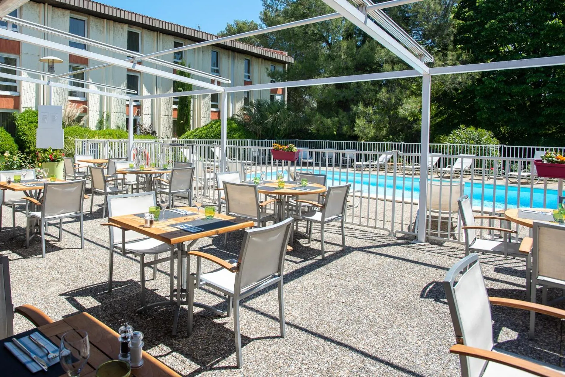 Patio in Novotel Aix-en-Provence Beaumanoir