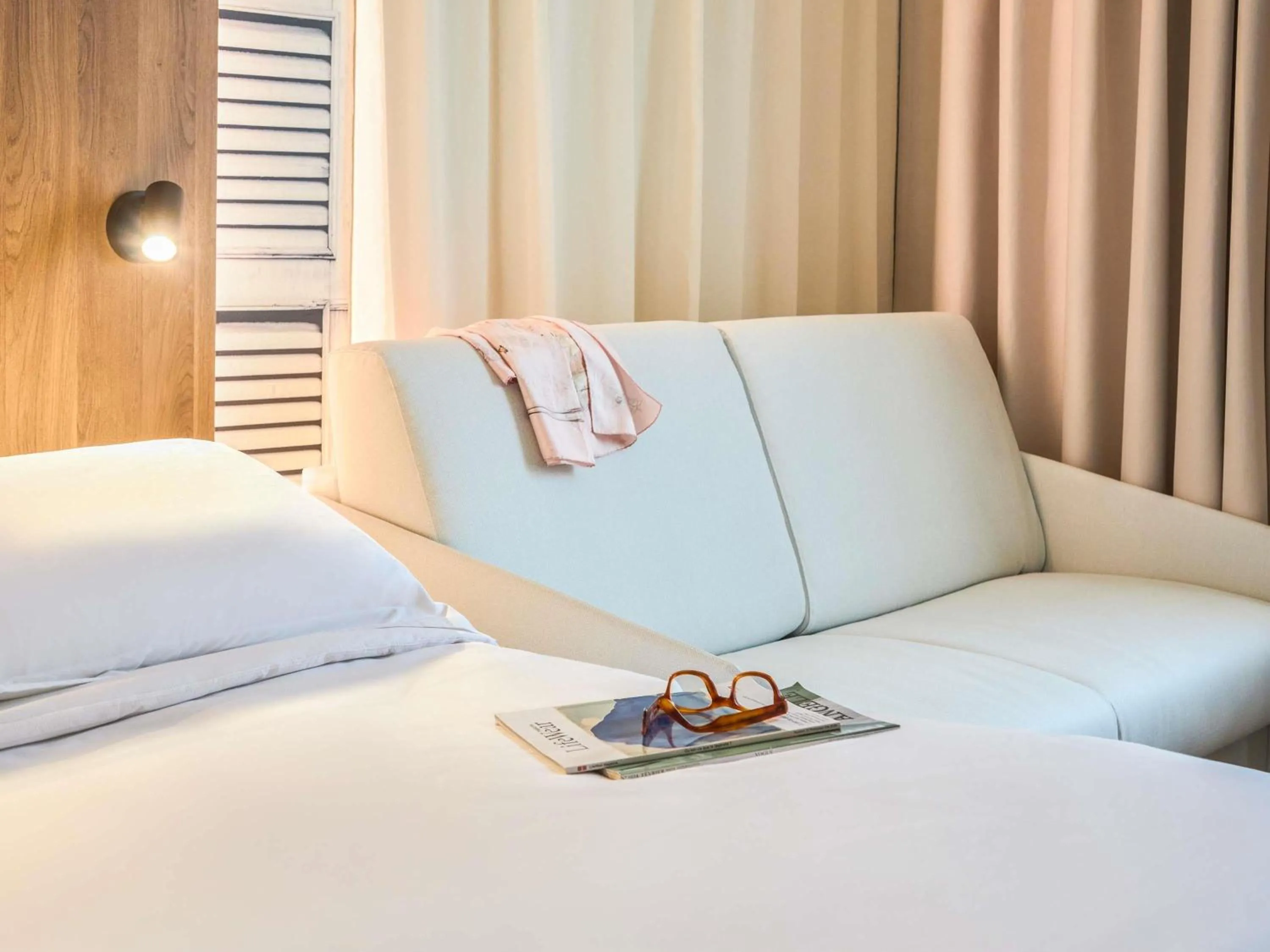 Bedroom, Bed in Mercure Aix en Provence Beaumanoir