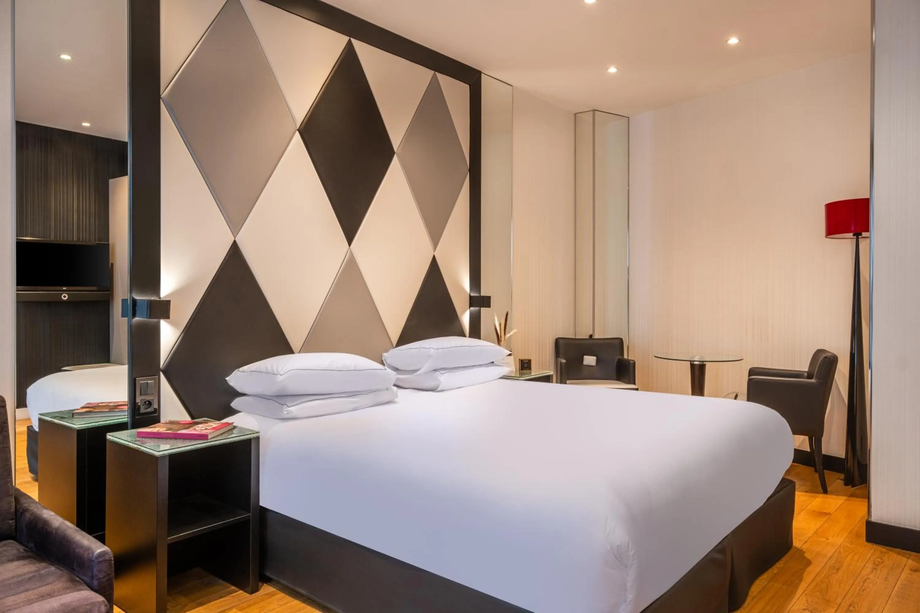 Bedroom, Bed in L'Empire Paris - Louvre