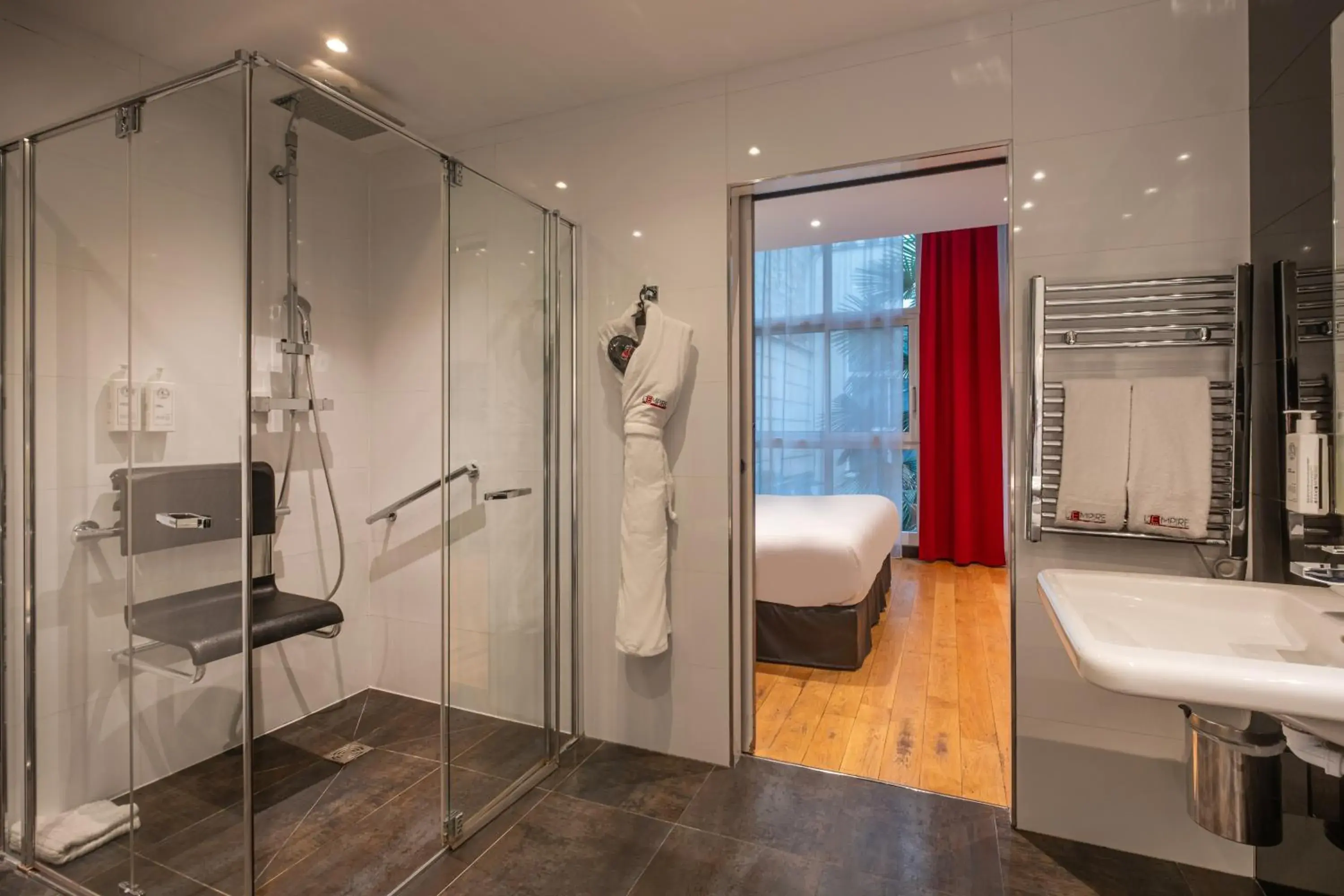 Triple Room - Disability Access in L'Empire Paris - Louvre Triple Room - Disability Access in L'Empire Paris - Louvre