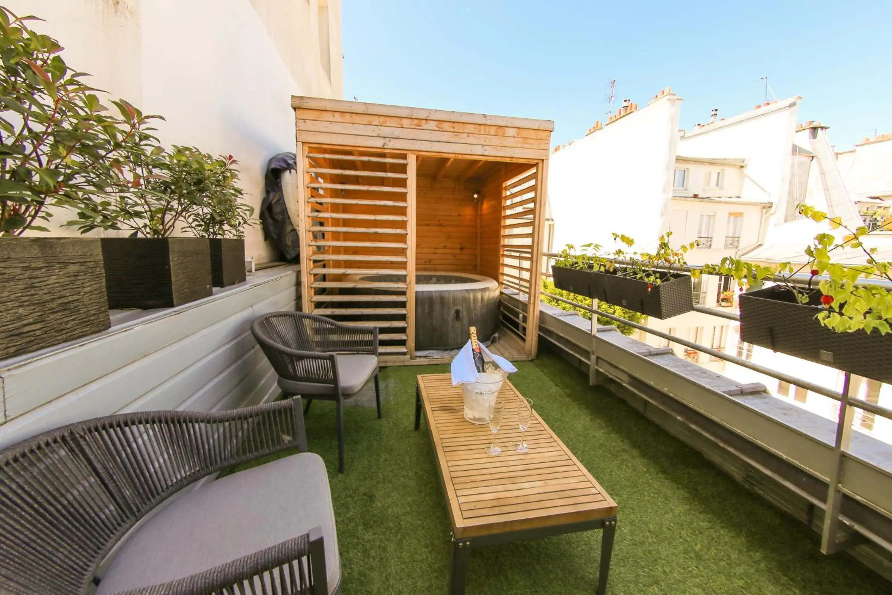 "Joséphine" Suite with Terrace and Jacuzzi in L'Empire Paris - Louvre "Joséphine" Suite with Terrace and Jacuzzi in L'Empire Paris - Louvre
