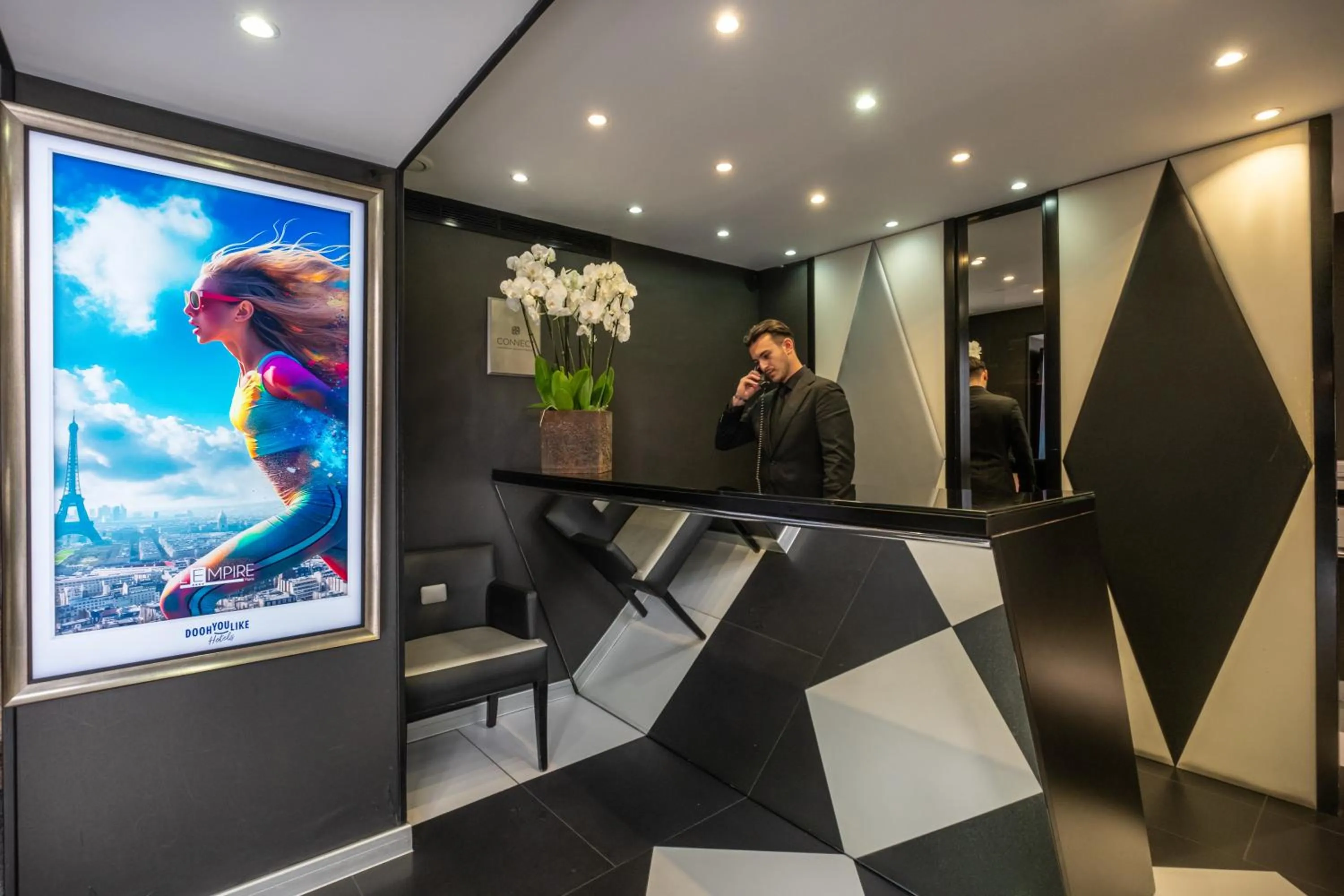 Property building in L'Empire Paris - Louvre