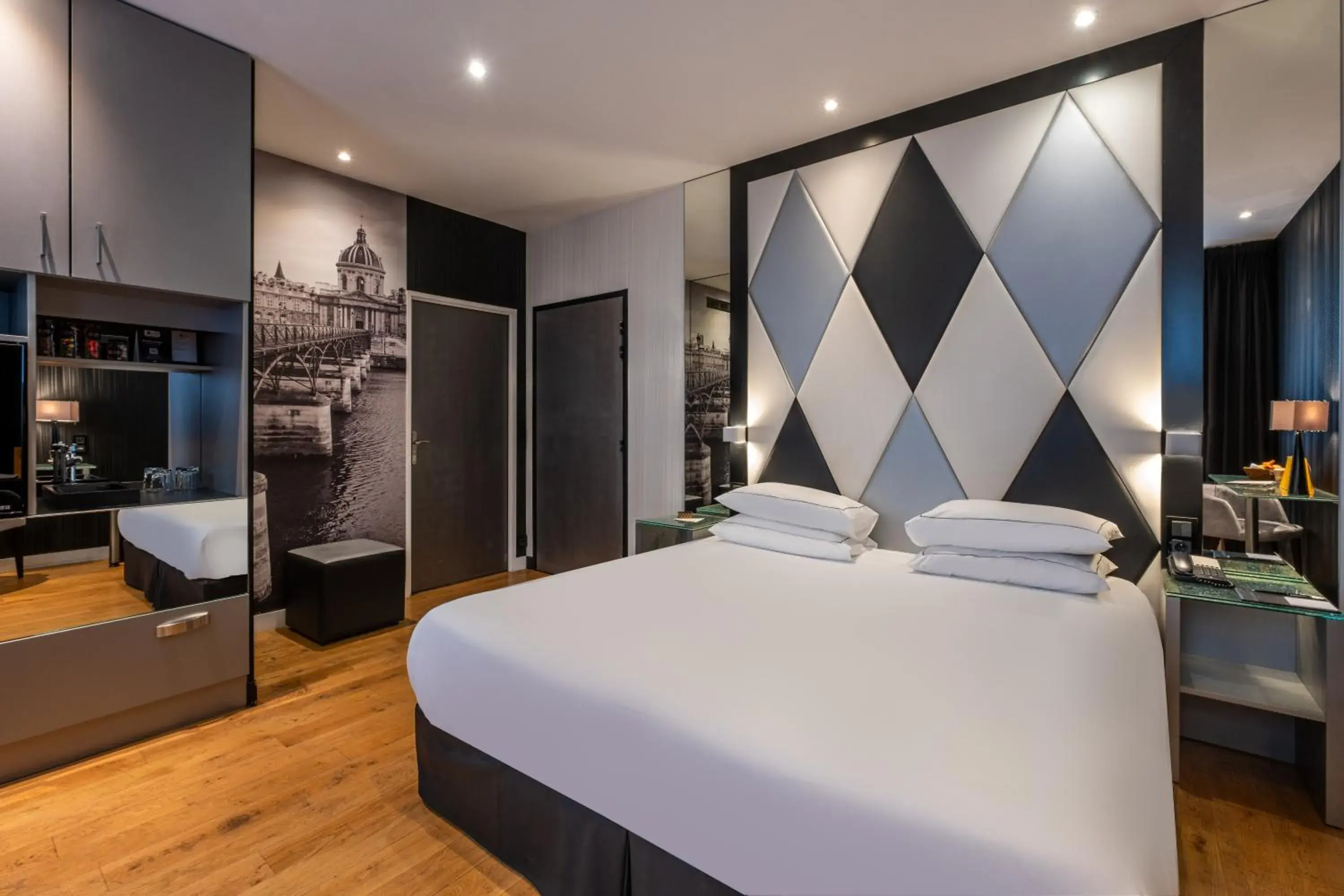 Superior Double or Twin Room in L'Empire Paris - Louvre Superior Double or Twin Room in L'Empire Paris - Louvre