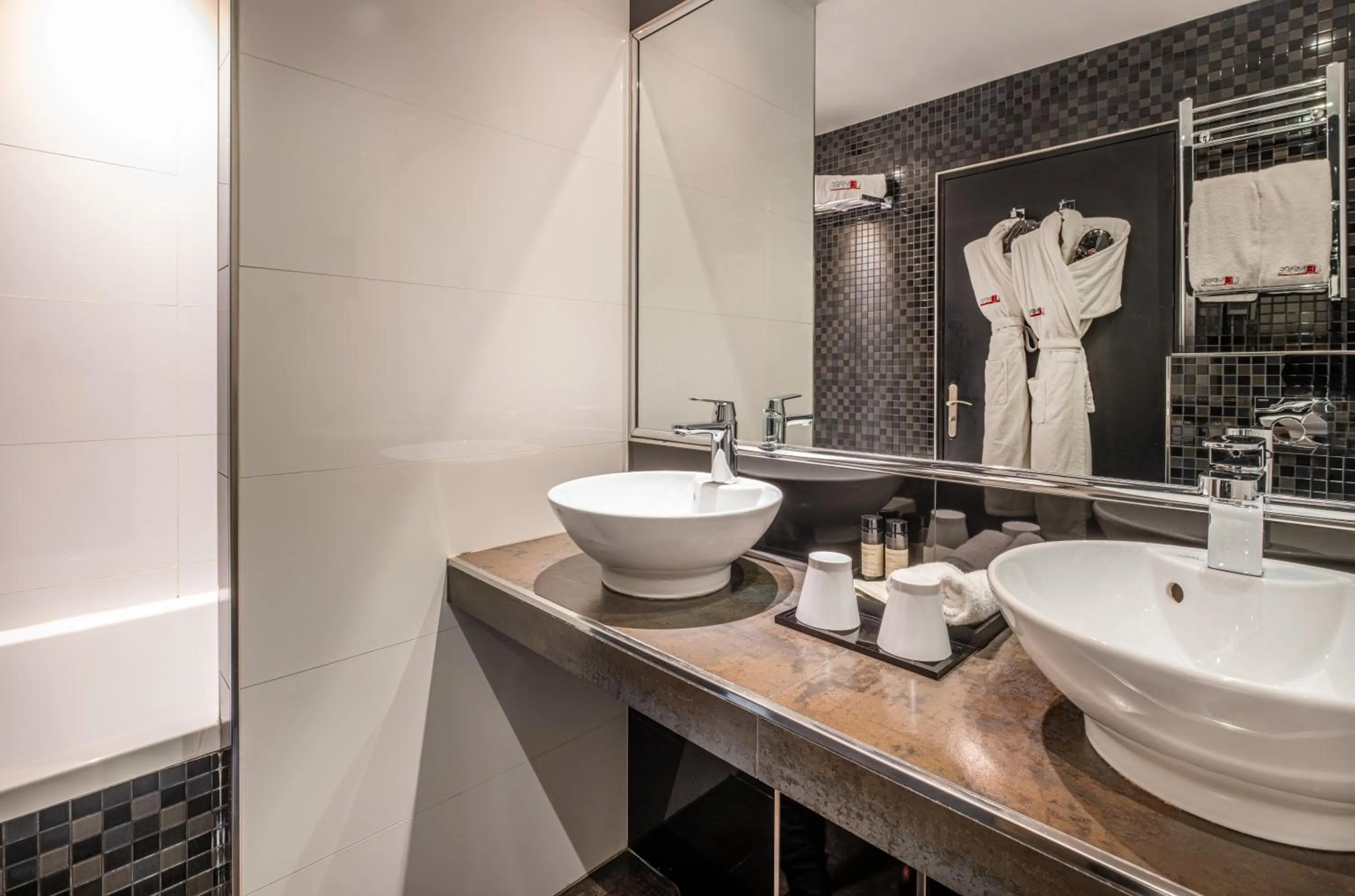 Bathroom in L'Empire Paris - Louvre