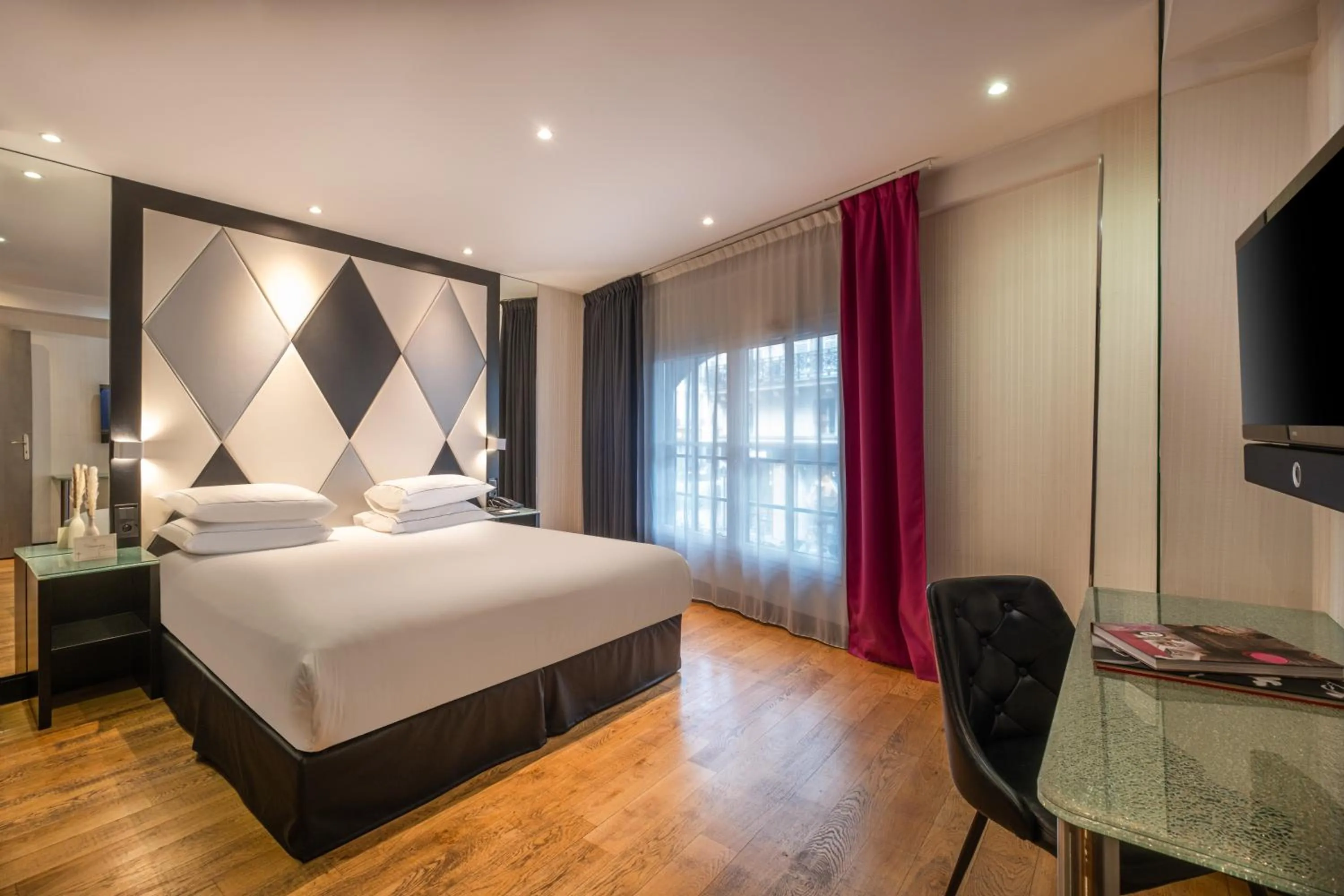 Bedroom, Bed in L'Empire Paris - Louvre