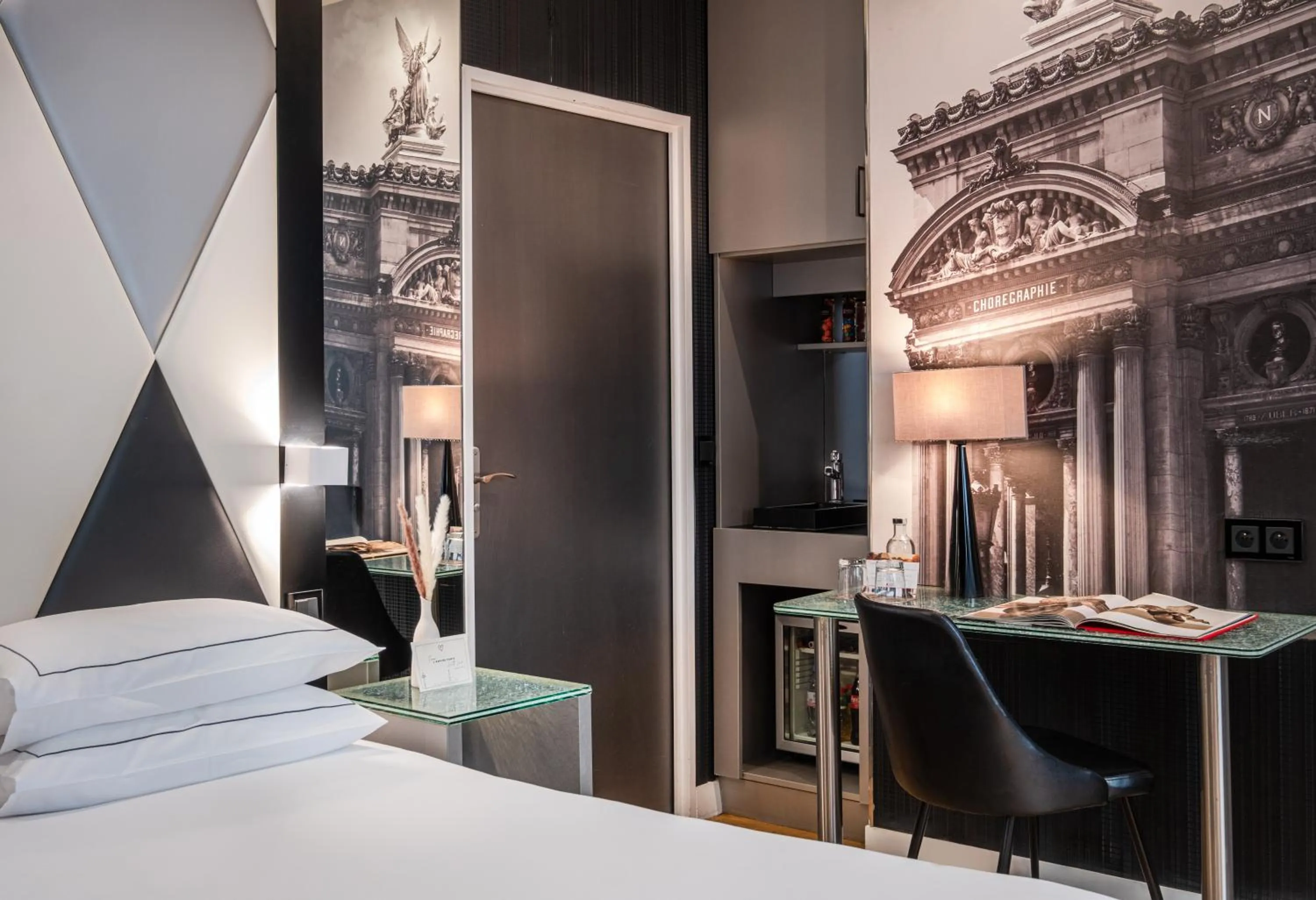 Bedroom, Bed in L'Empire Paris - Louvre