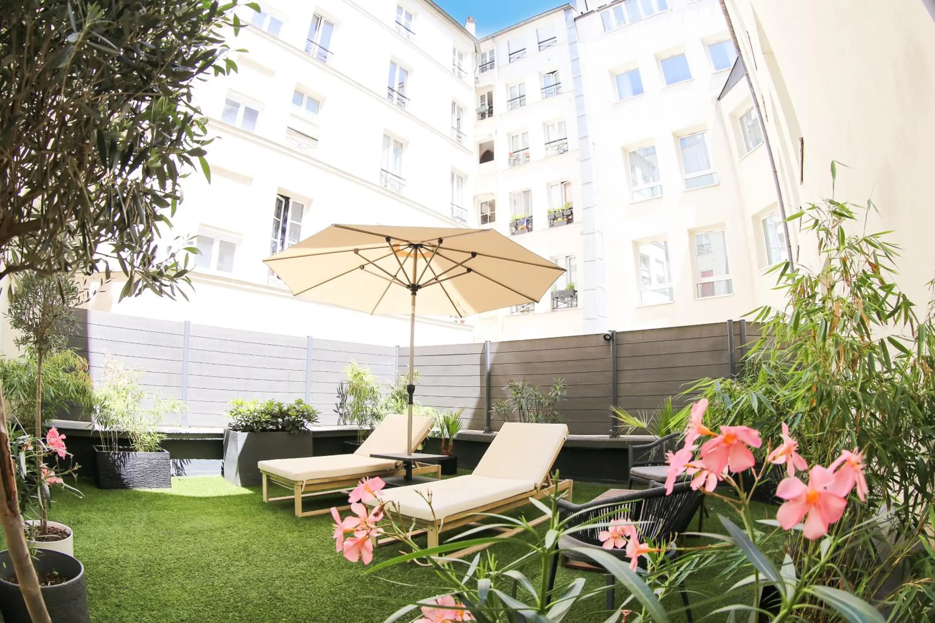 Double Room with Terrace in L'Empire Paris - Louvre Double Room with Terrace in L'Empire Paris - Louvre