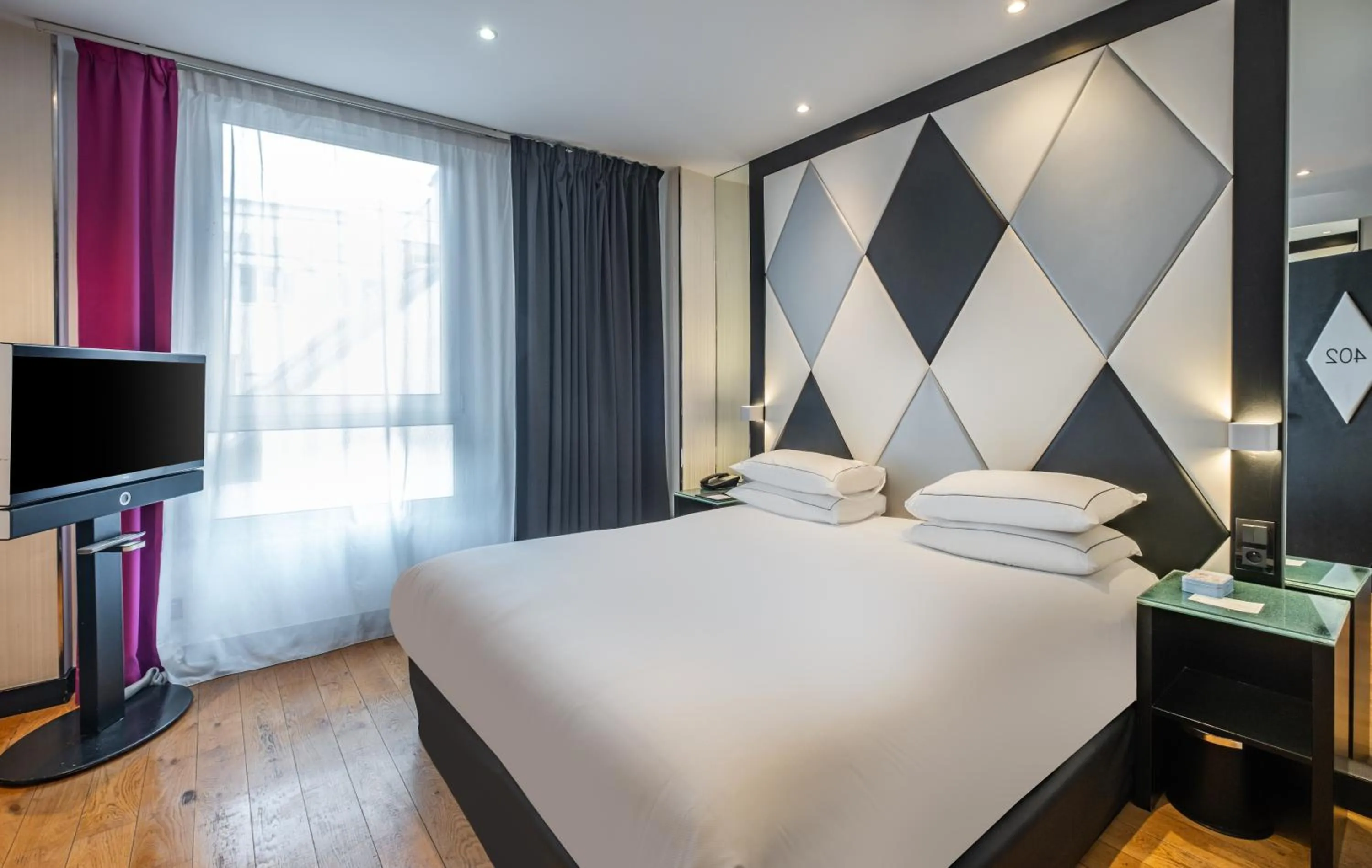 Bedroom, Bed in L'Empire Paris - Louvre