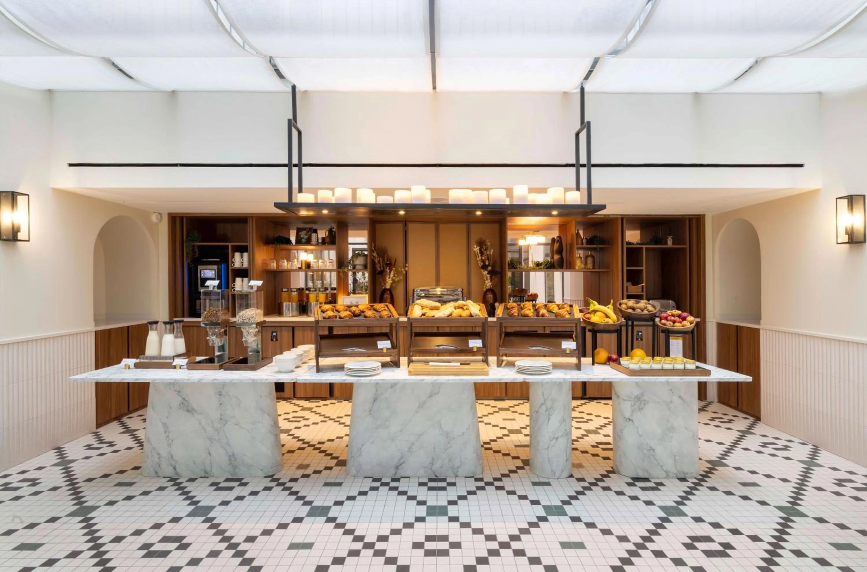 Breakfast in Hotel Grand Coeur Latin