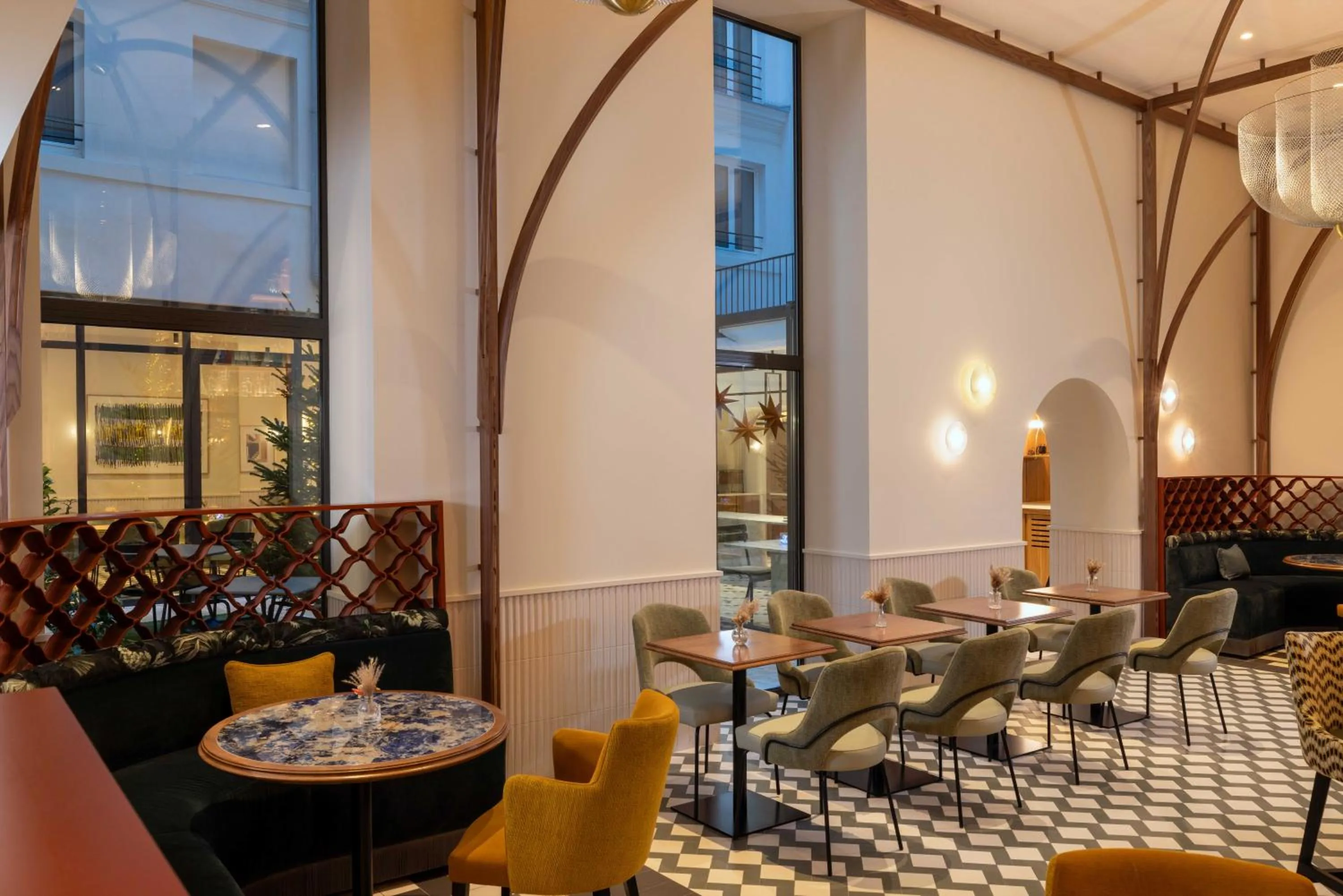 Lounge or bar in Hotel Grand Coeur Latin