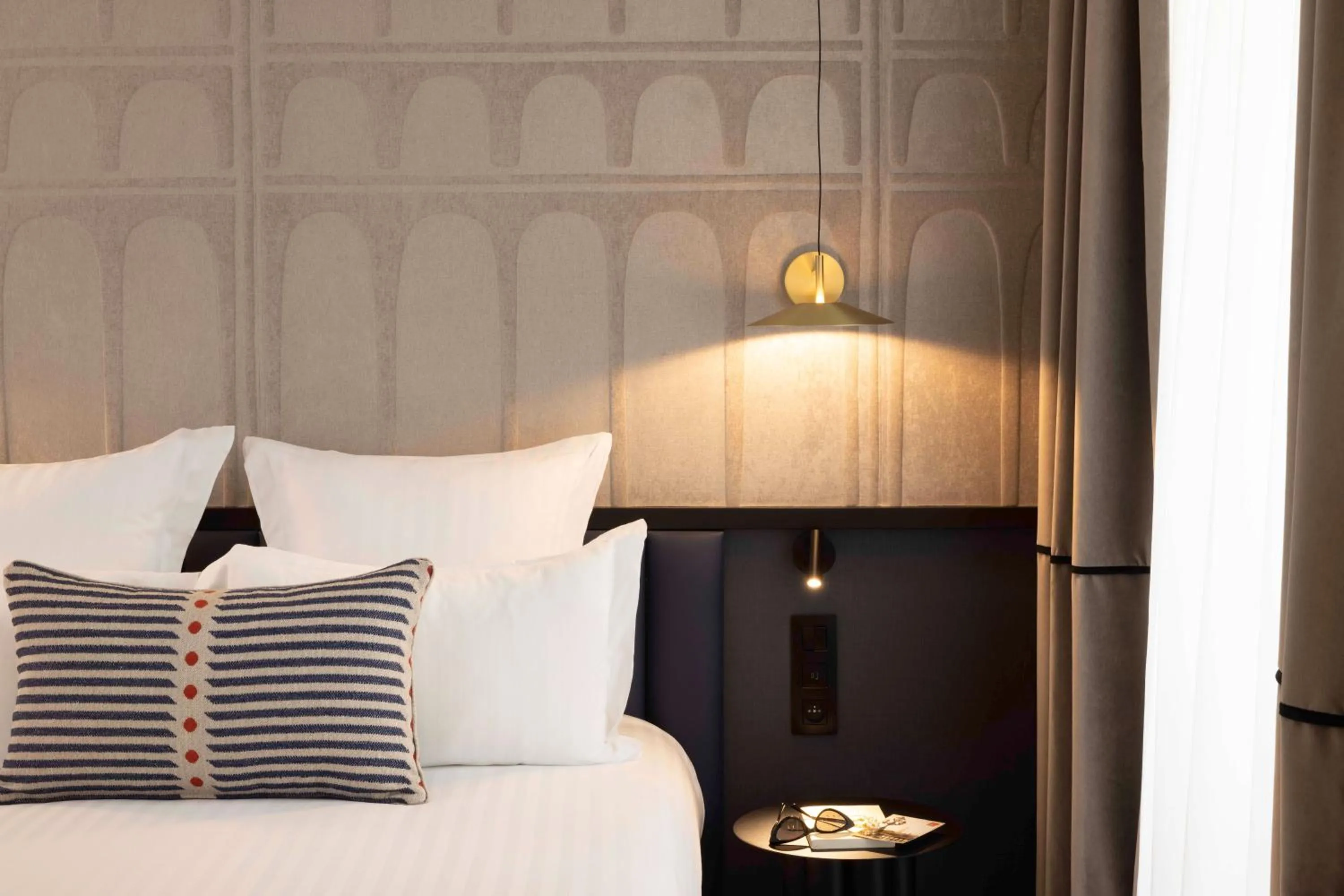 Bed in Hotel Grand Coeur Latin