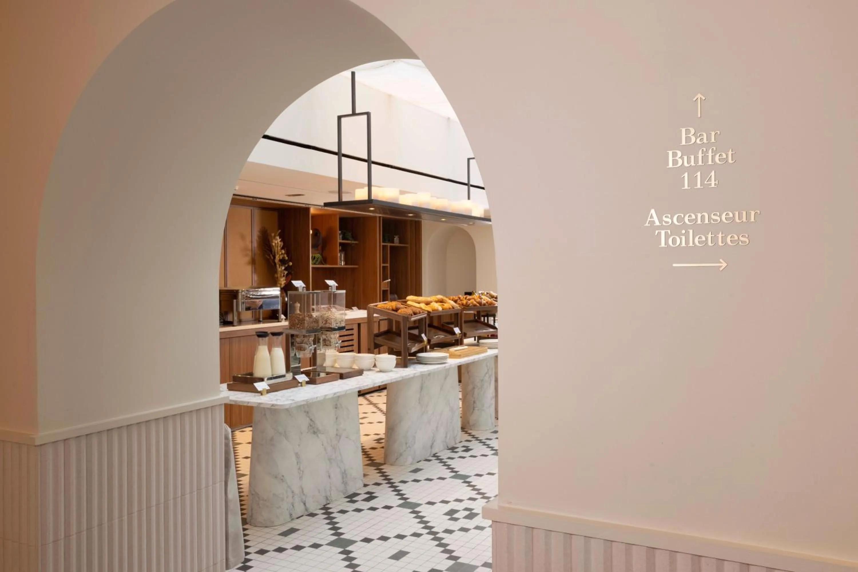 Breakfast in Hotel Grand Coeur Latin